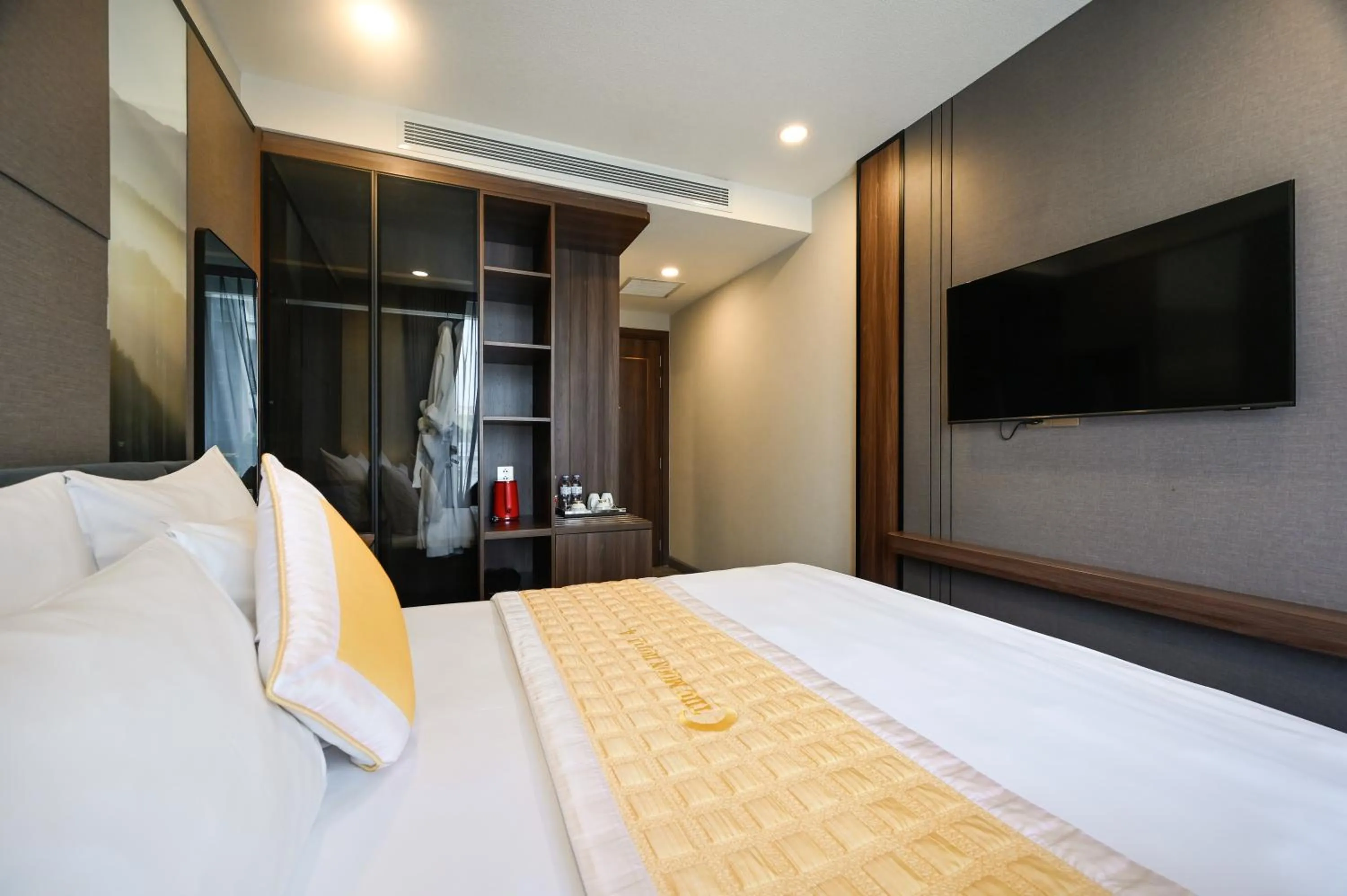 Bed in The Moon 2 Hotel