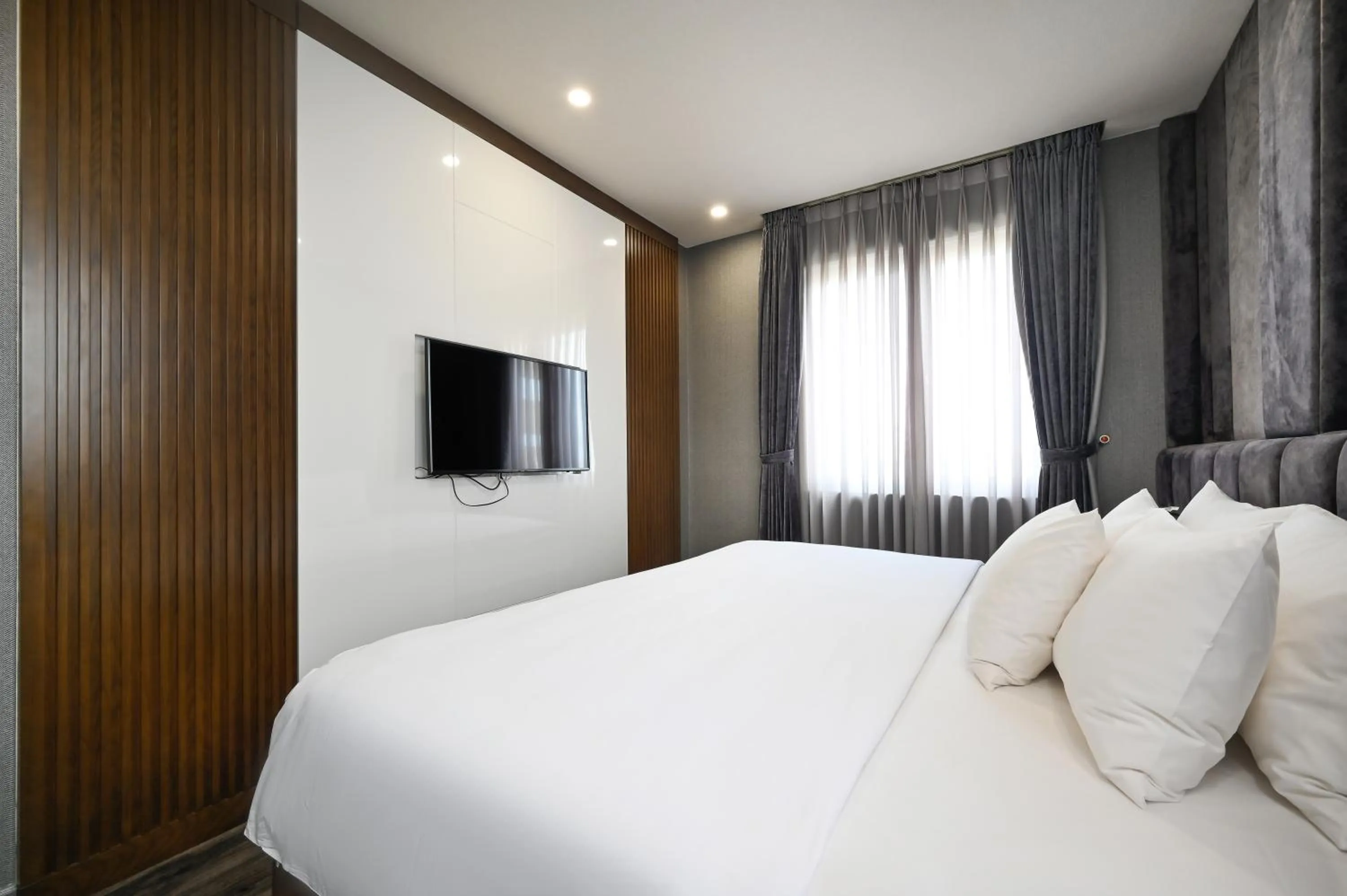 Bed in The Moon 2 Hotel