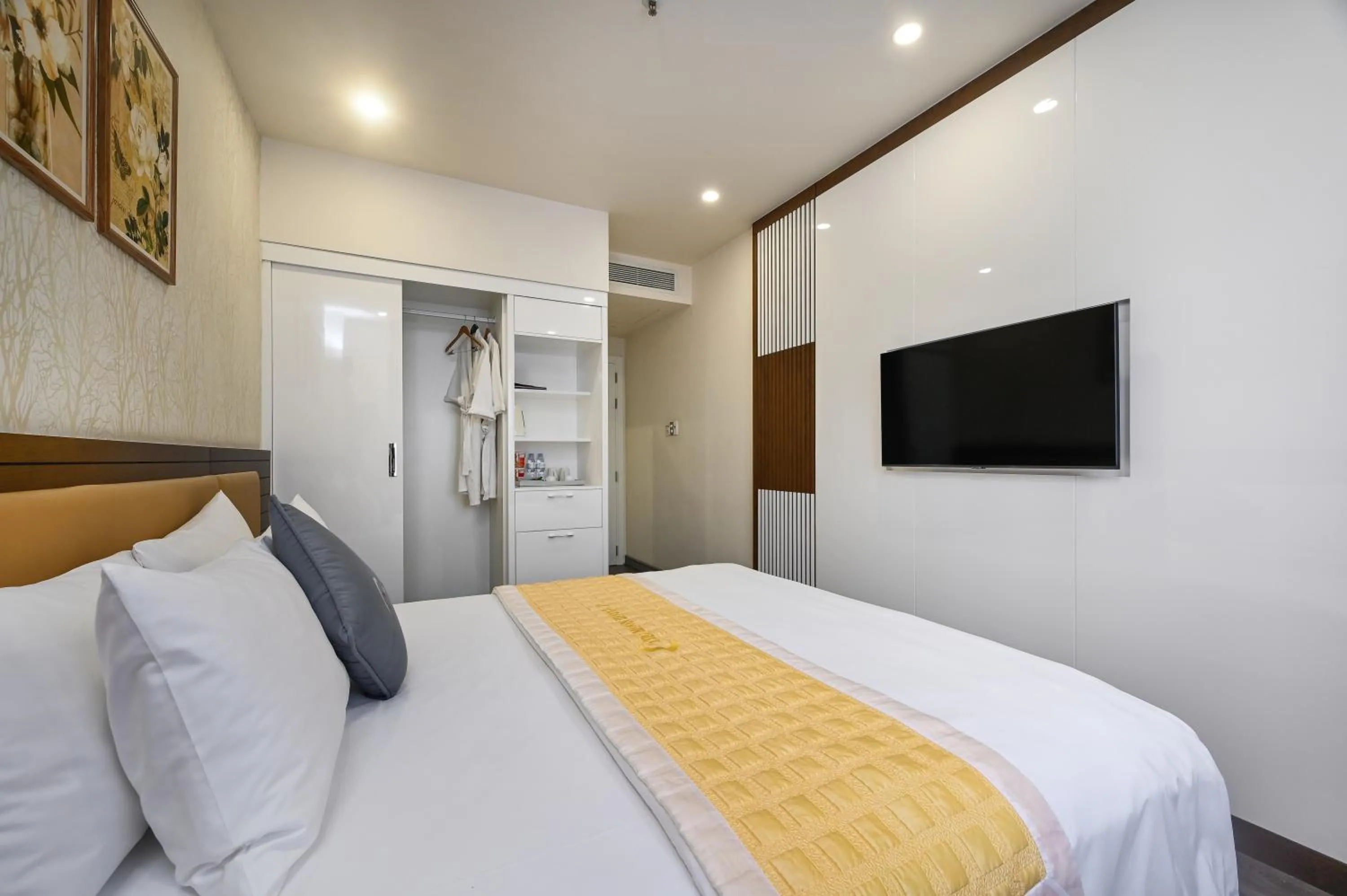 Bed in The Moon 2 Hotel