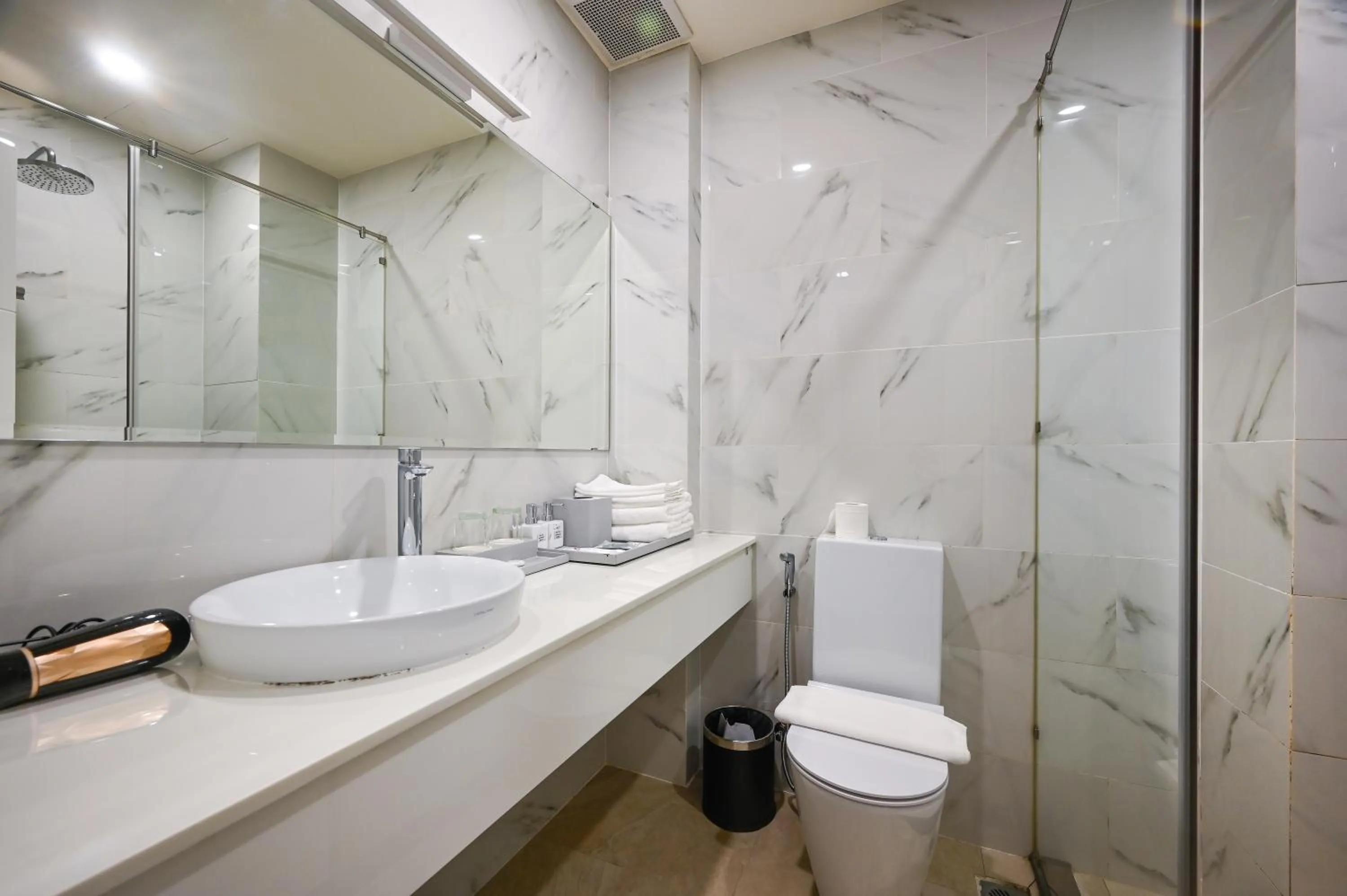 Shower in The Moon 2 Hotel