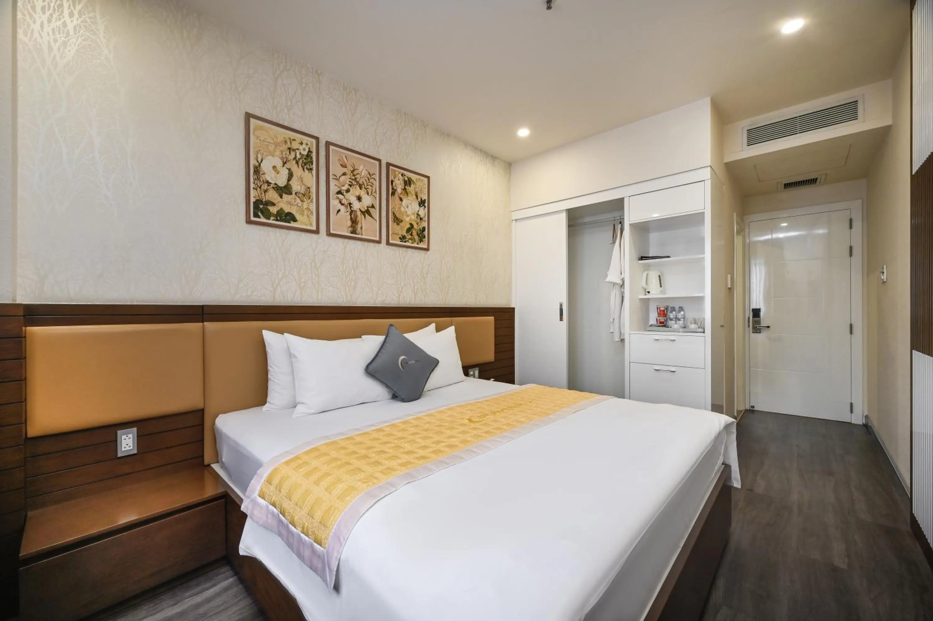 Bed in The Moon 2 Hotel