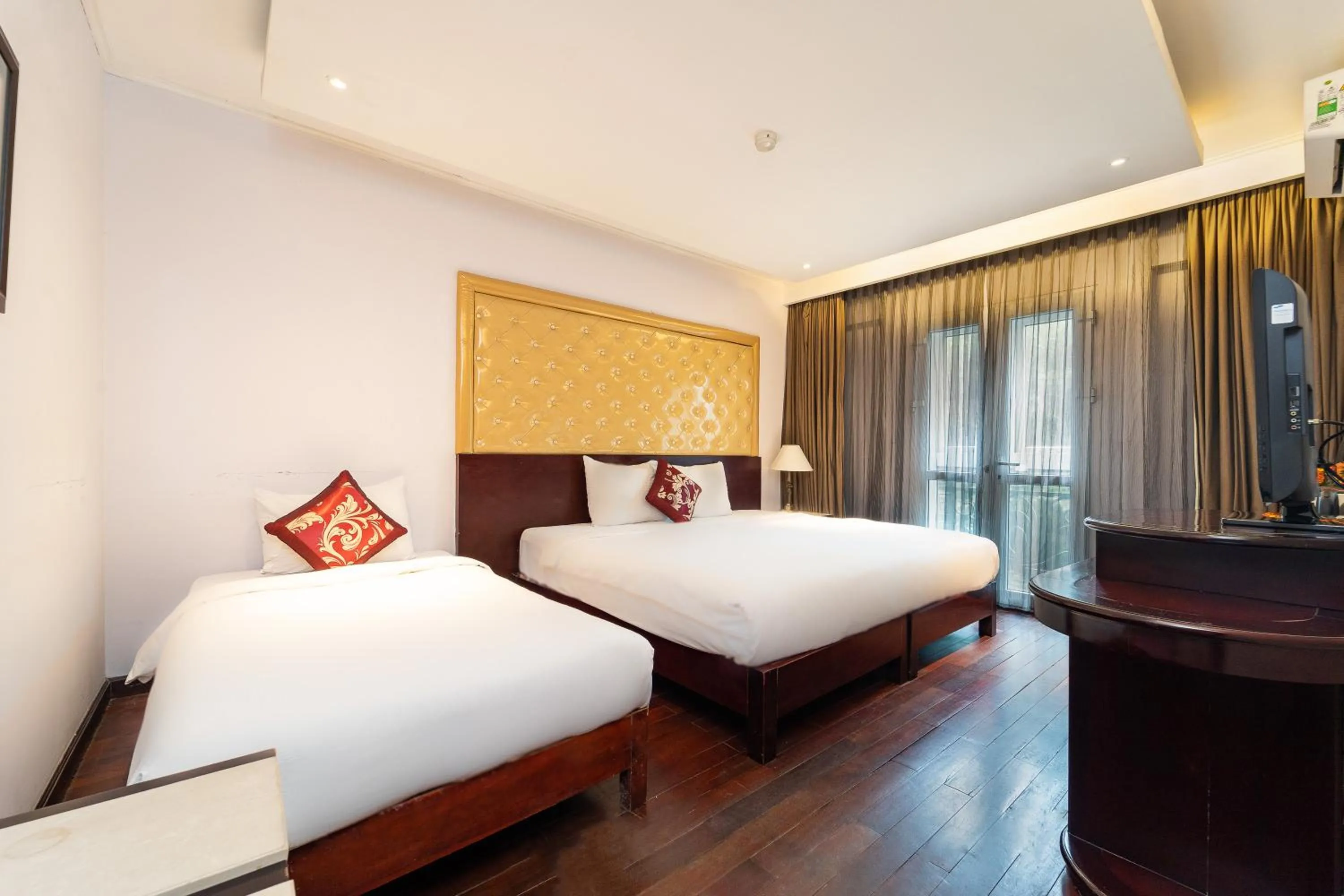 Photo of the whole room in Ha Noi Memory Central Hotel And Spa