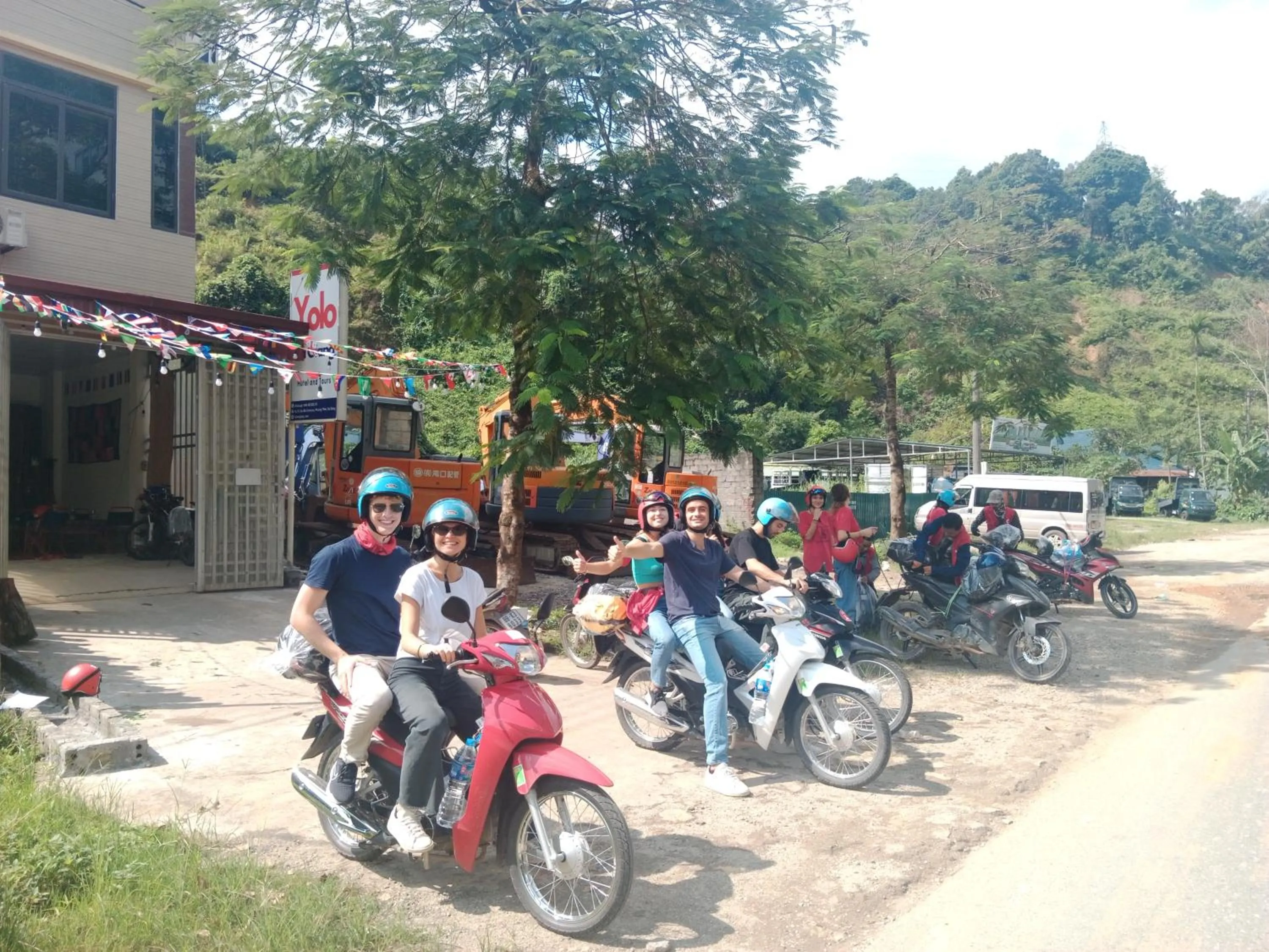 group of guests in Ha Giang Yolo House and Loop Tours