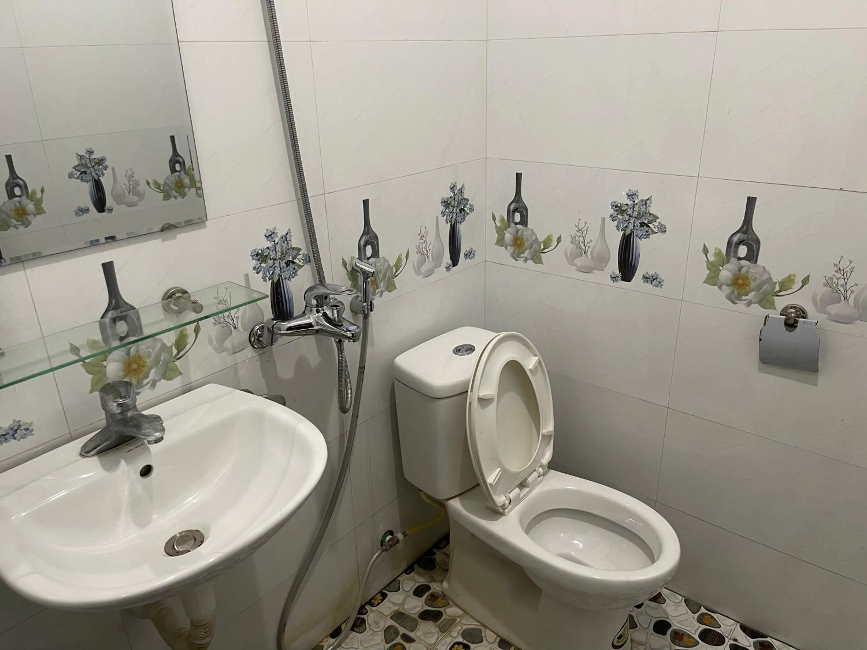 Toilet in Ha Giang Yolo House and Loop Tours