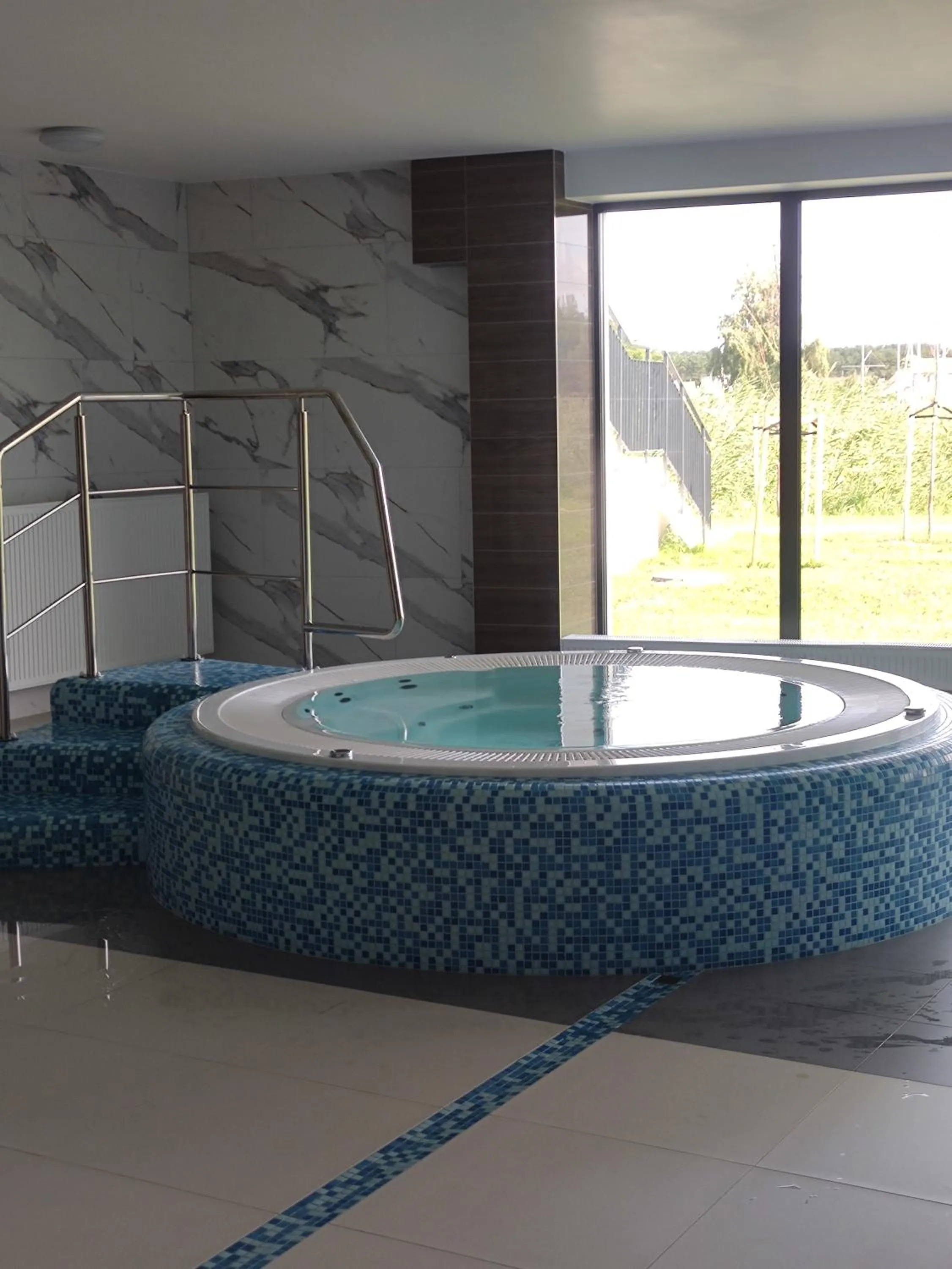 Hot Tub in Apartament Pod Dmuchawcem