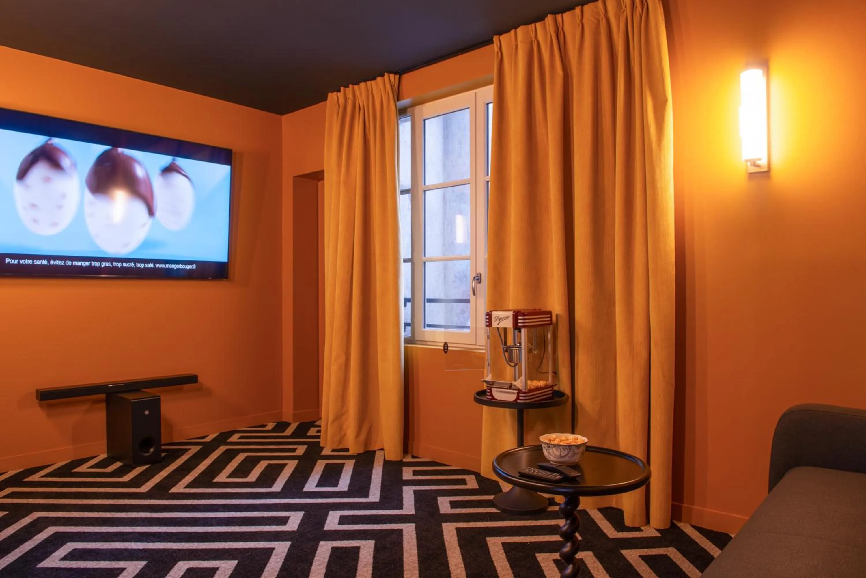 TV and multimedia in LABE Hôtel Tours Centre Gare