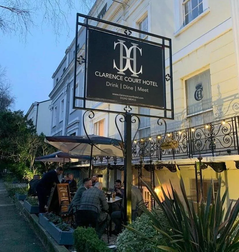 Restaurant/places to eat in Clarence Court Hotel