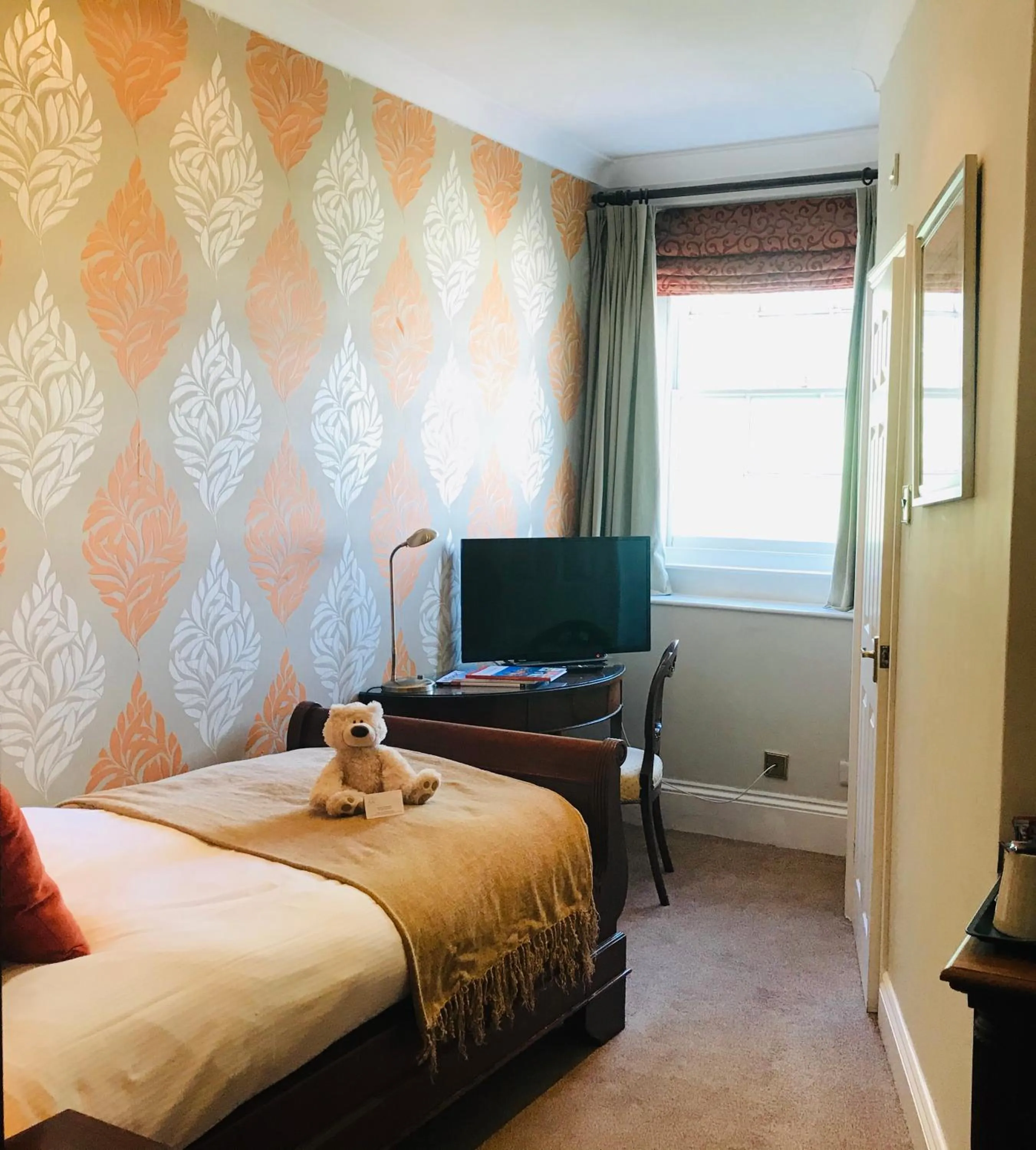 Bedroom, Bed in Clarence Court Hotel