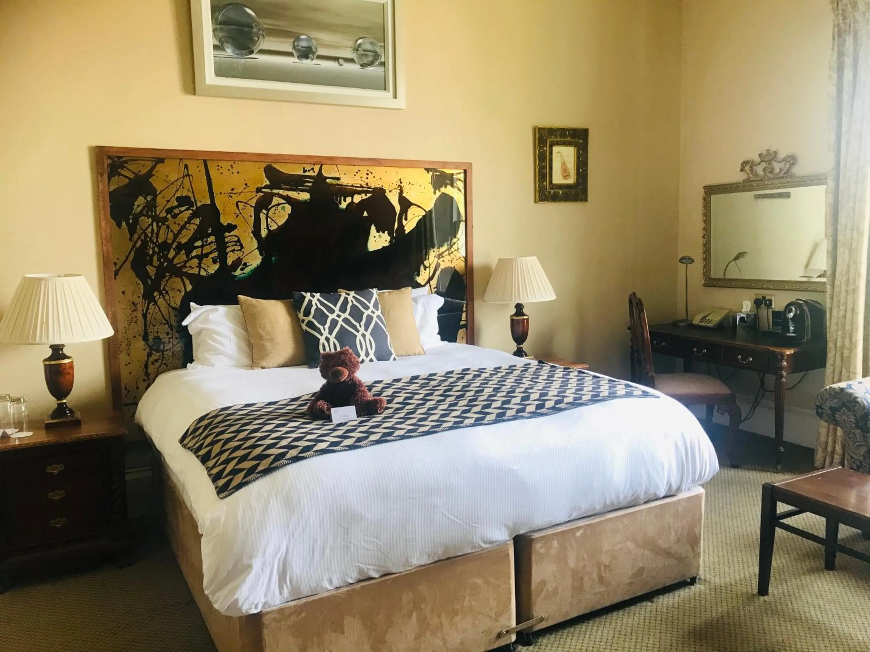 Bedroom, Bed in Clarence Court Hotel