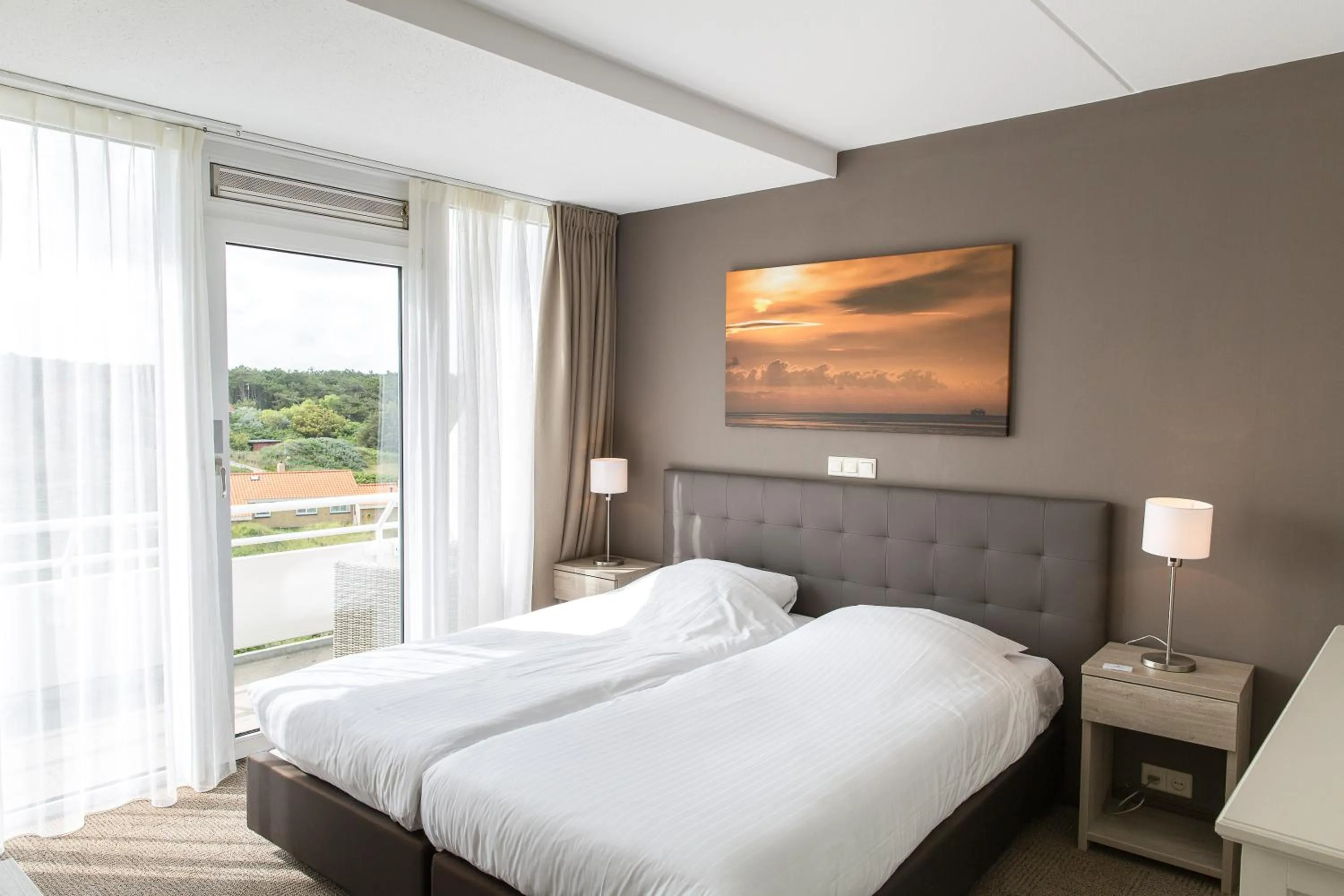 Bedroom, Bed in WestCord Strandhotel Seeduyn