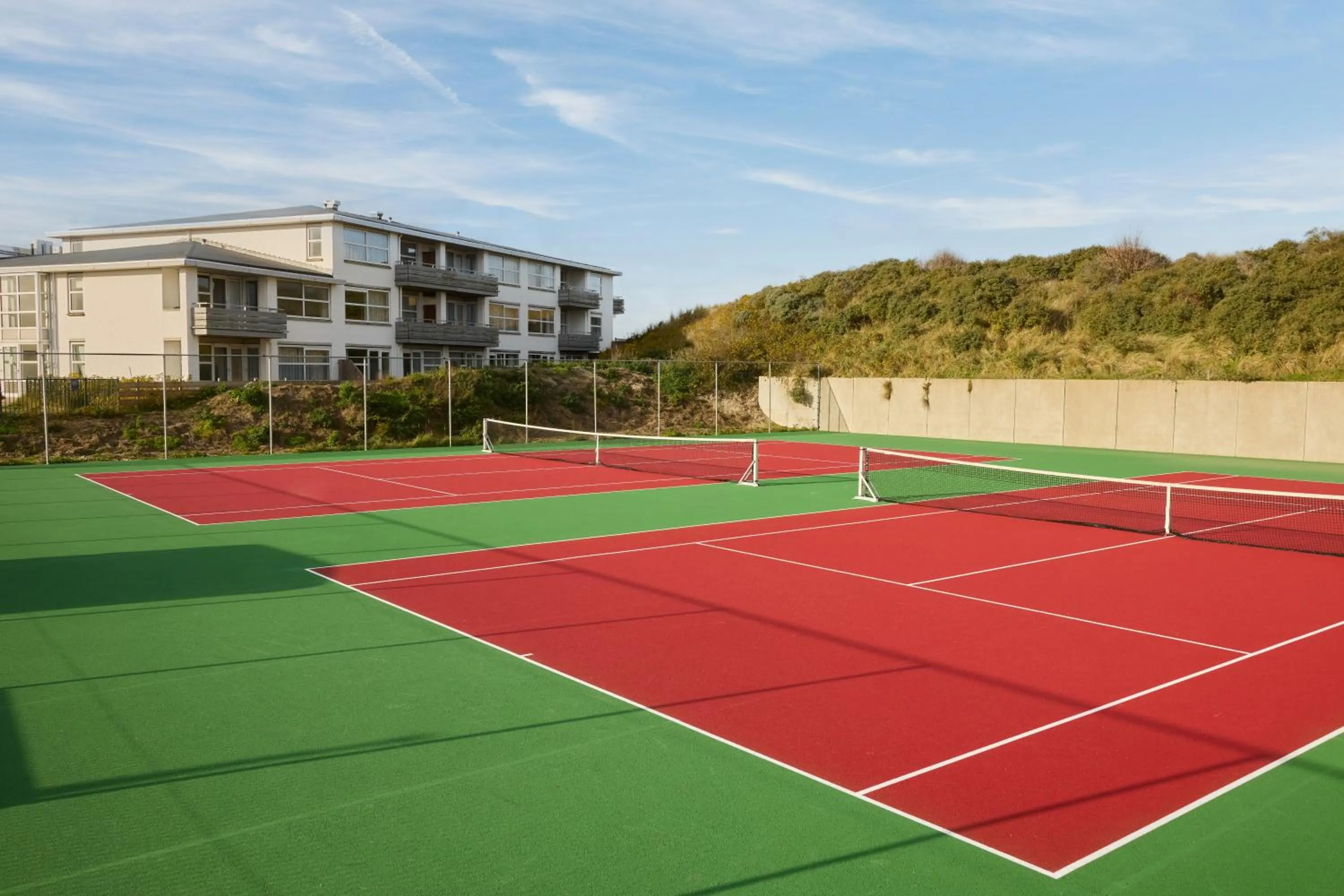 Tennis court in WestCord Strandhotel Seeduyn