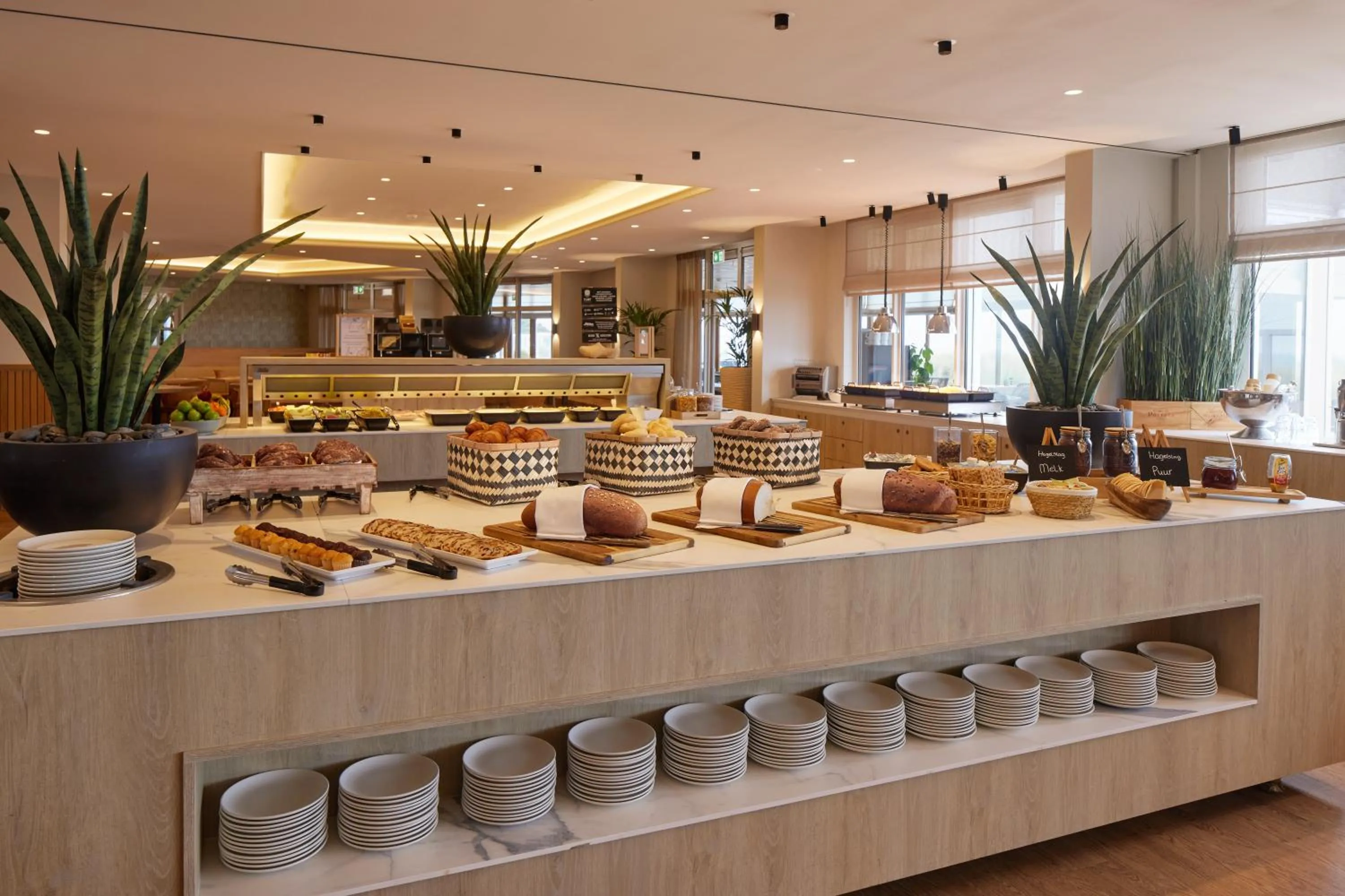 Breakfast in WestCord Strandhotel Seeduyn