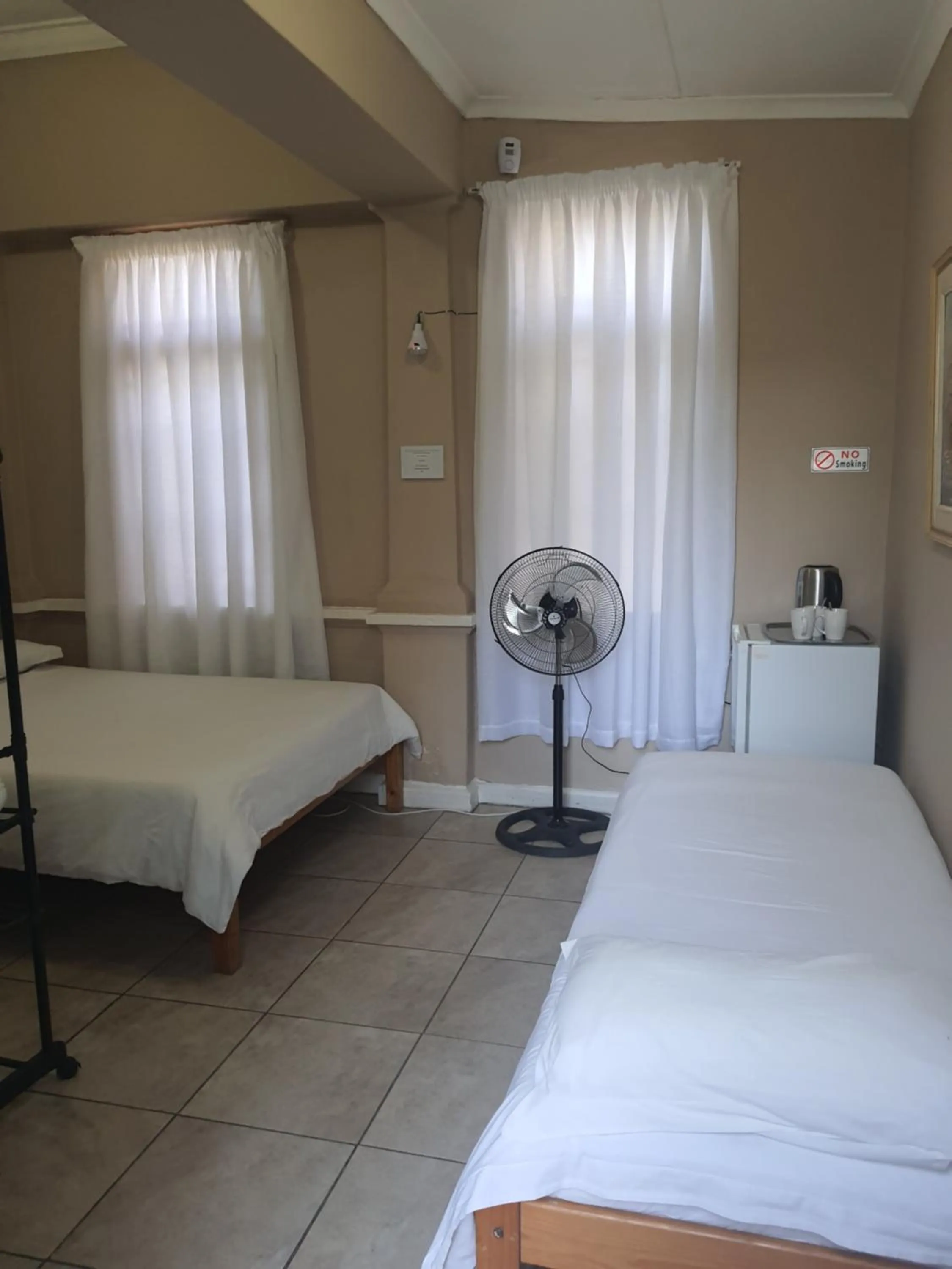 Bedroom, Bed in Oasis Shanti Backpackers