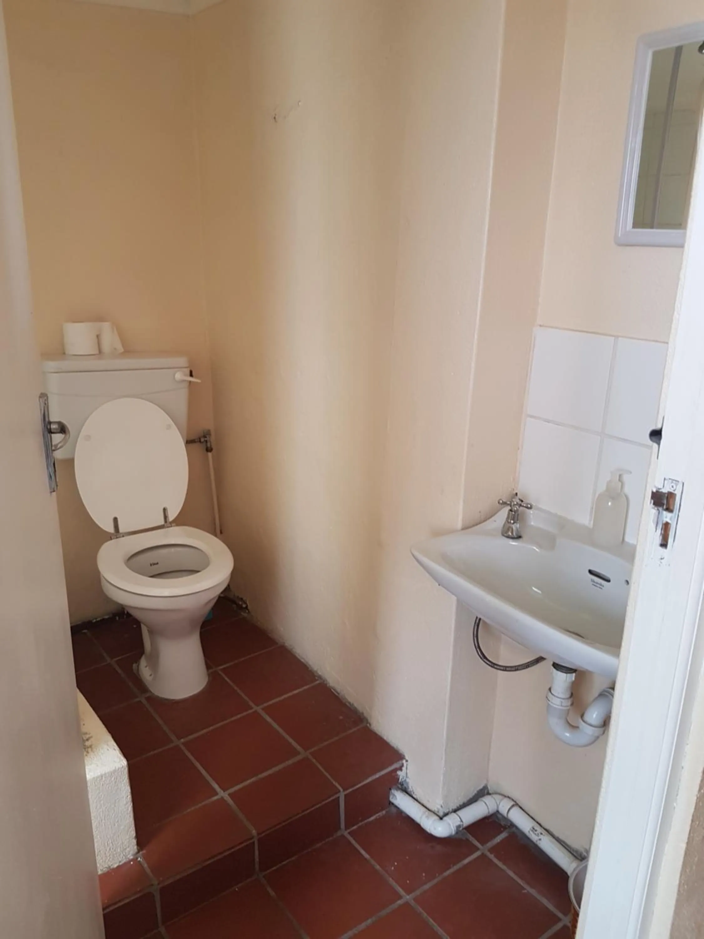 Bathroom in Oasis Shanti Backpackers