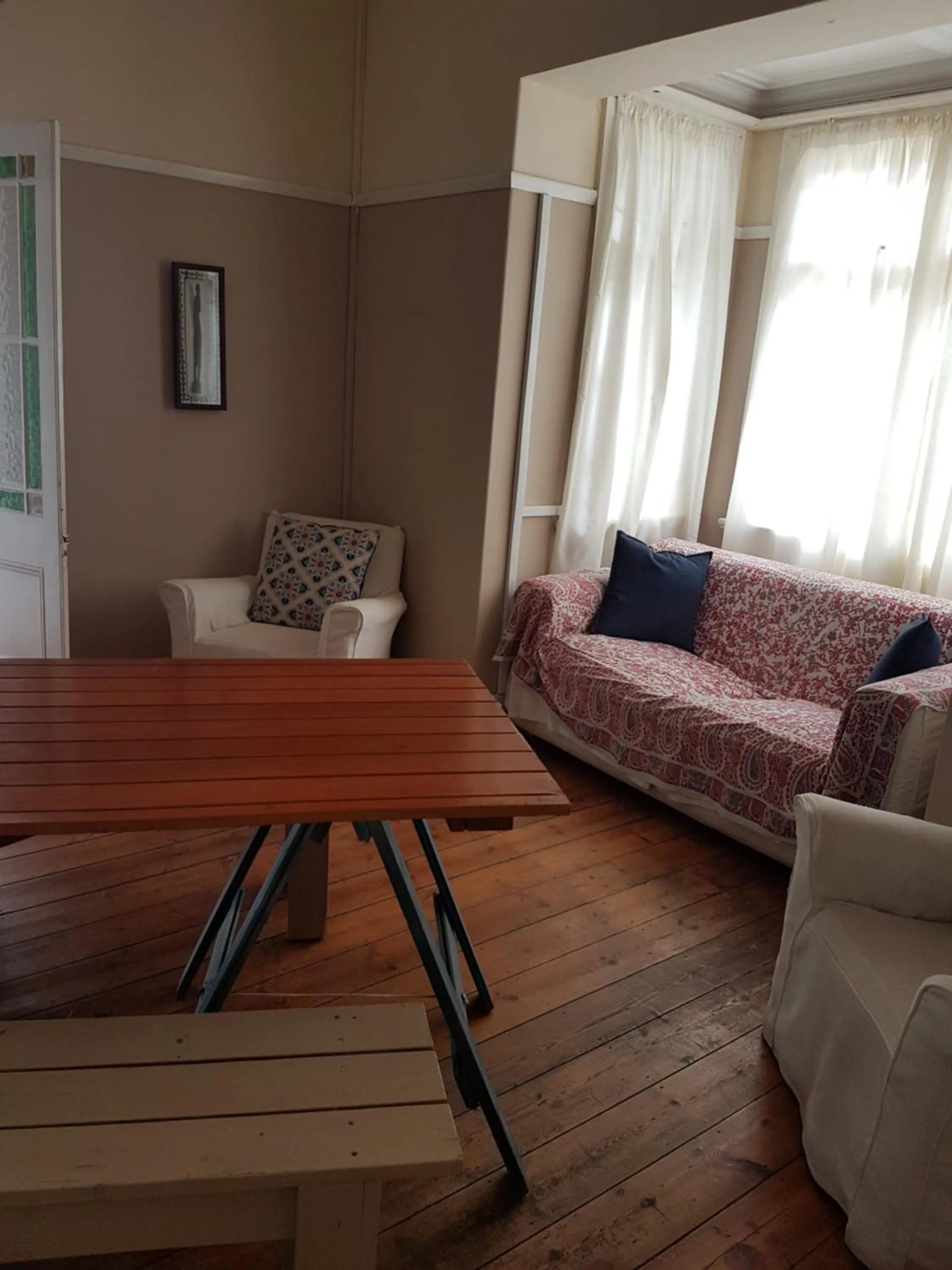 Dining area in Oasis Shanti Backpackers