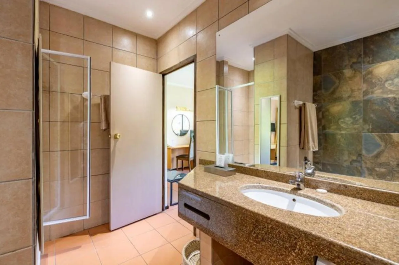 Bathroom in Sanbonani Hotel