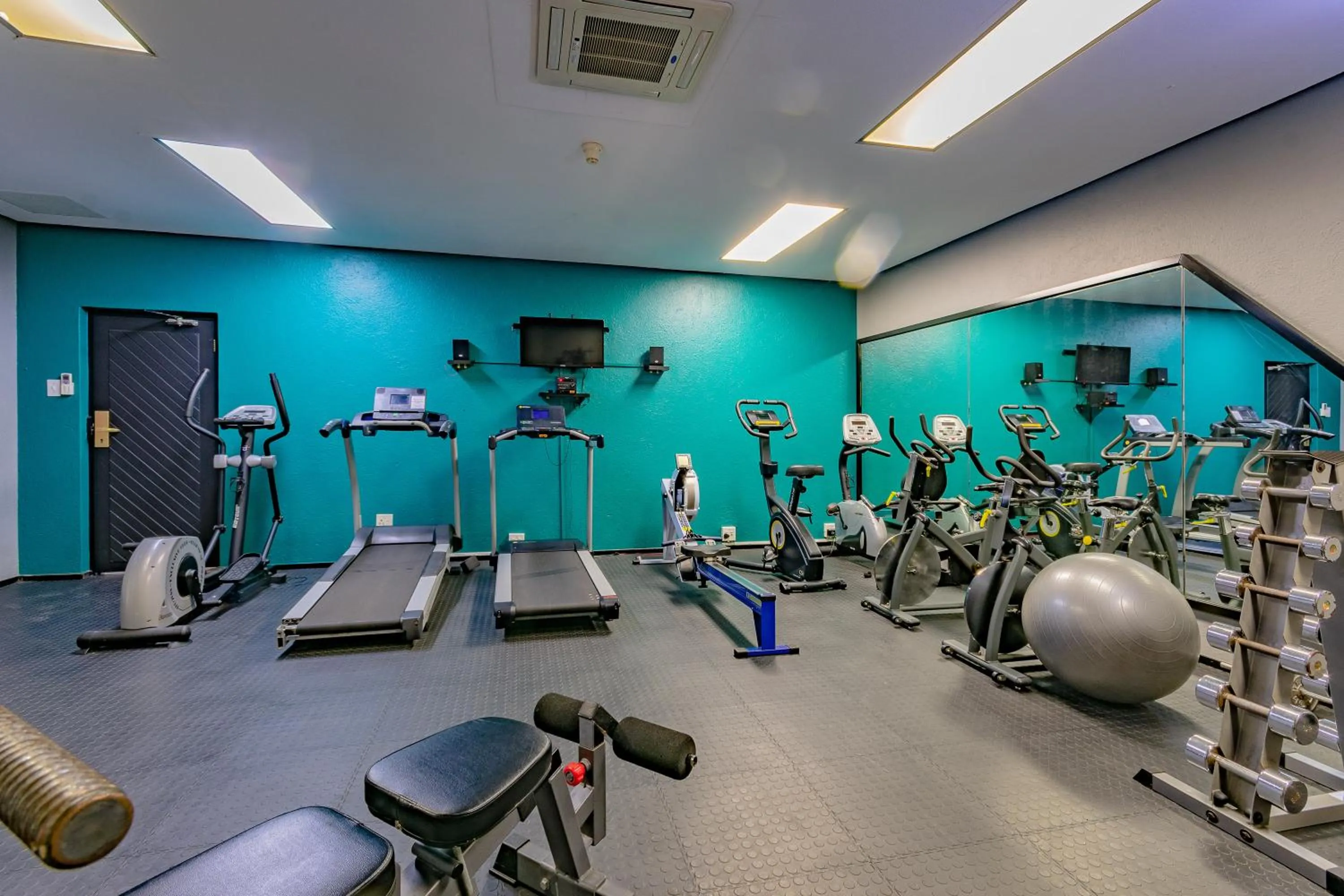 Fitness centre/facilities in Sanbonani Hotel