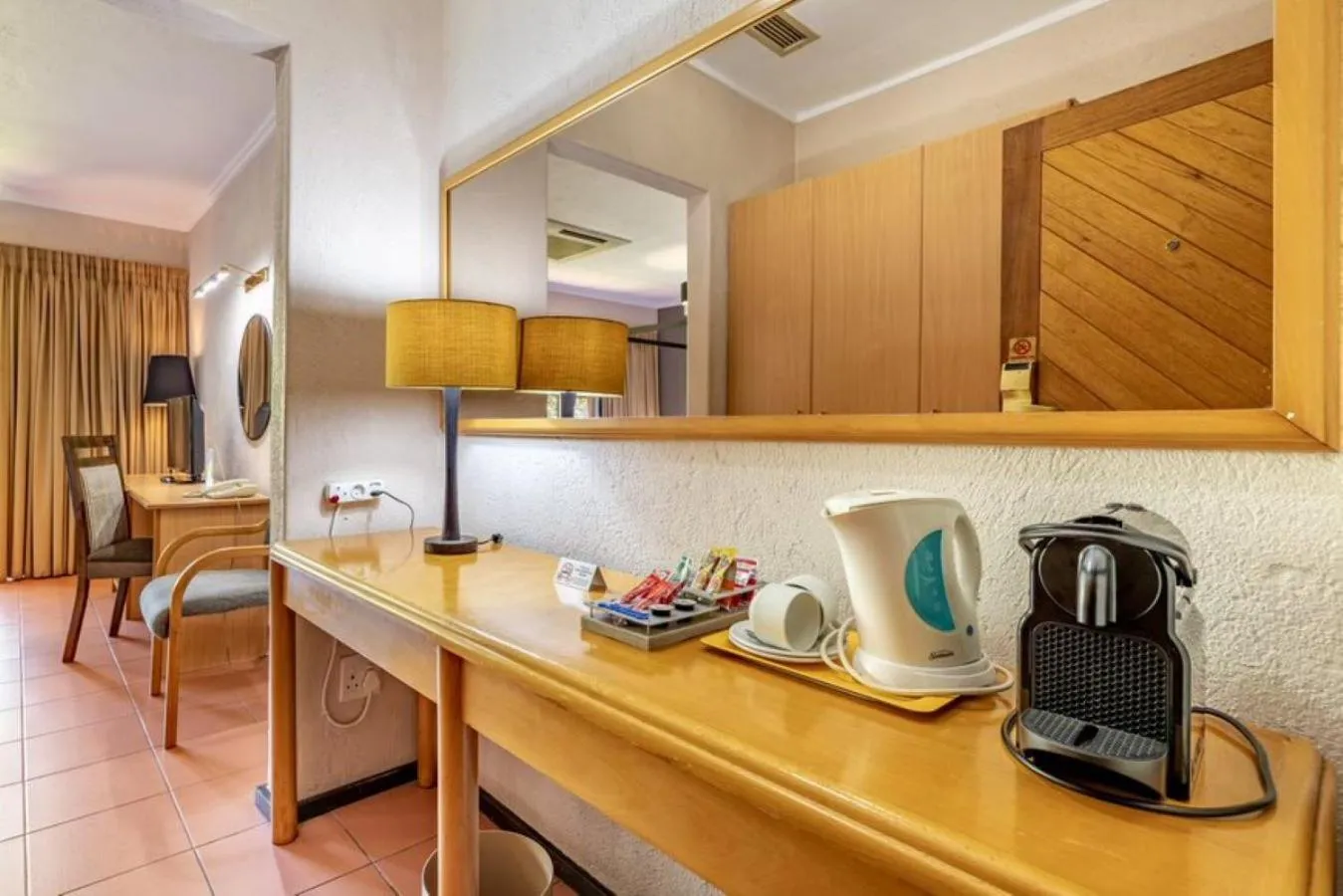 Coffee/tea facilities in Sanbonani Hotel