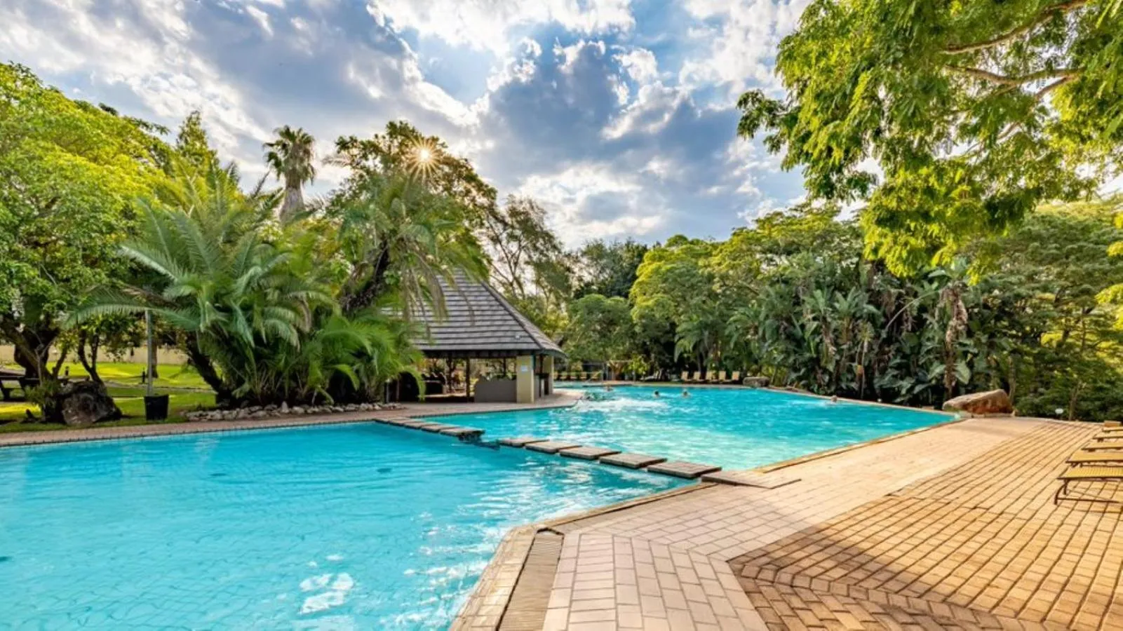 Swimming pool in Sanbonani Hotel