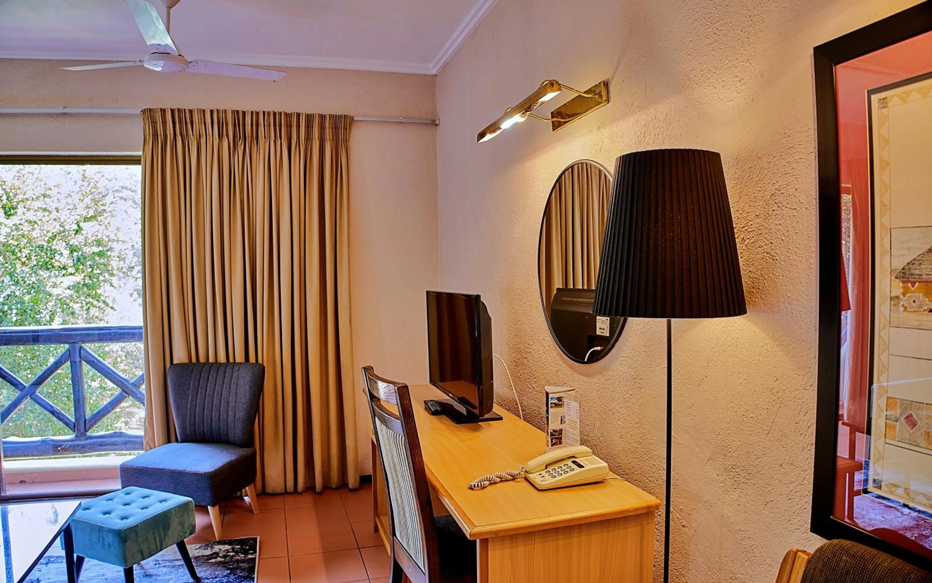 TV and multimedia in Sanbonani Hotel