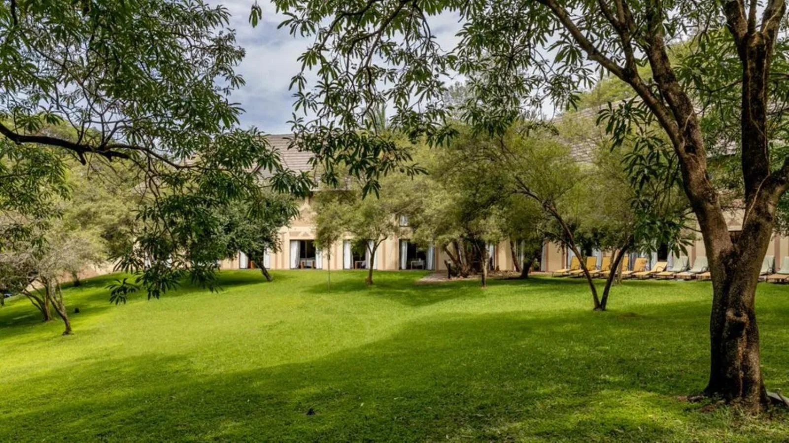 Garden in Sanbonani Hotel