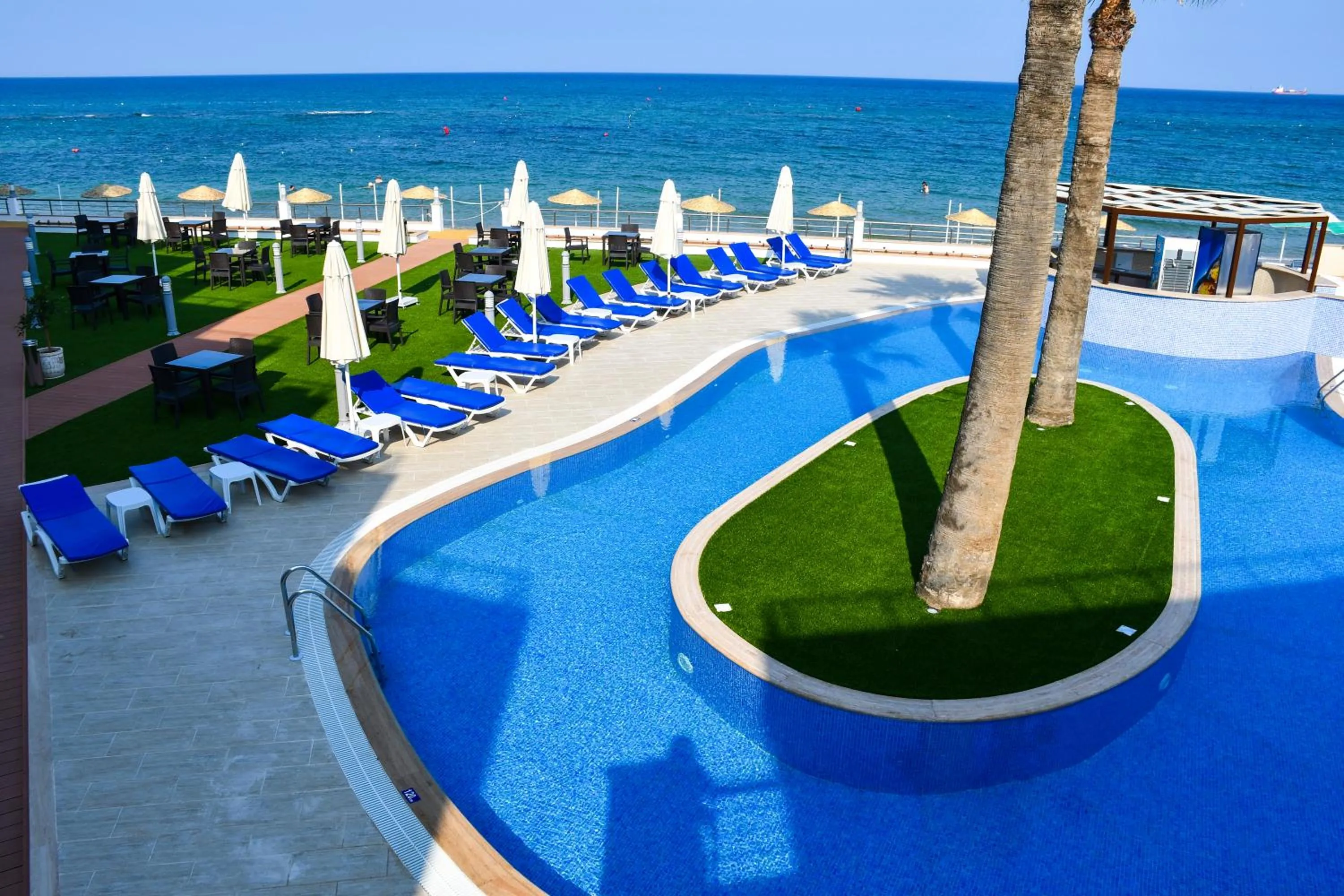 Pool view in Mimoza Beach Hotel