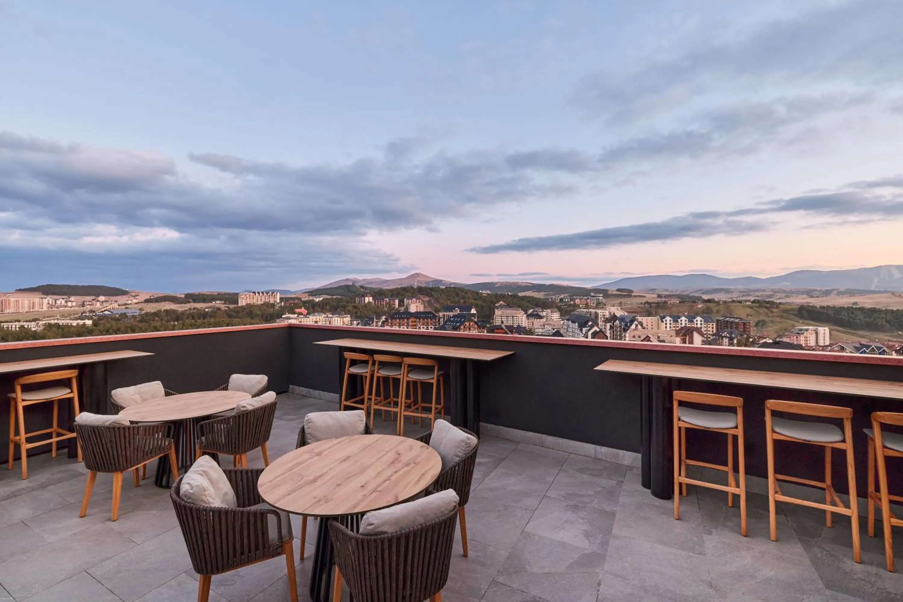 Restaurant/places to eat in Bor Hotel by Karisma