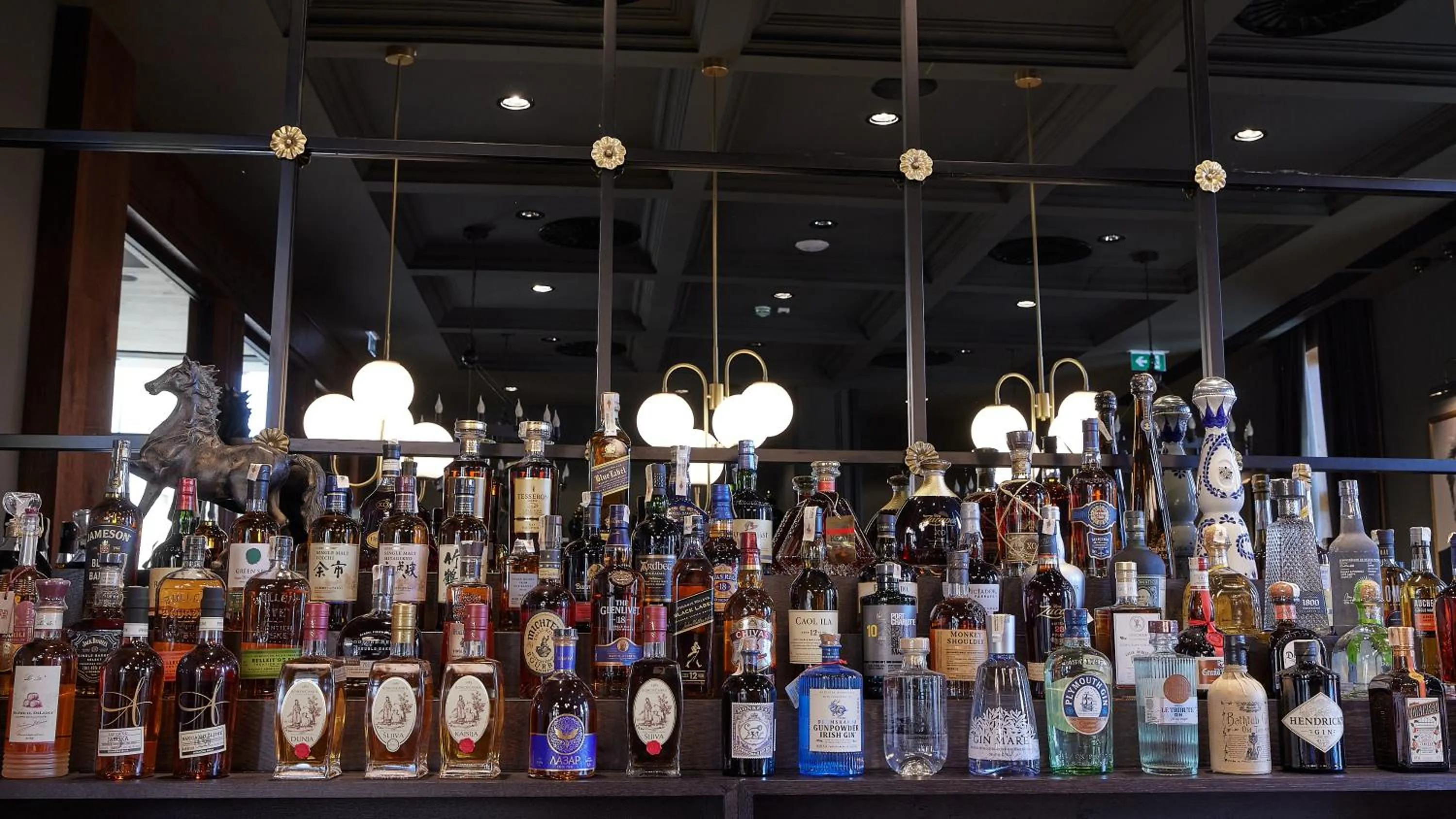 Restaurant/places to eat in Bor Hotel by Karisma