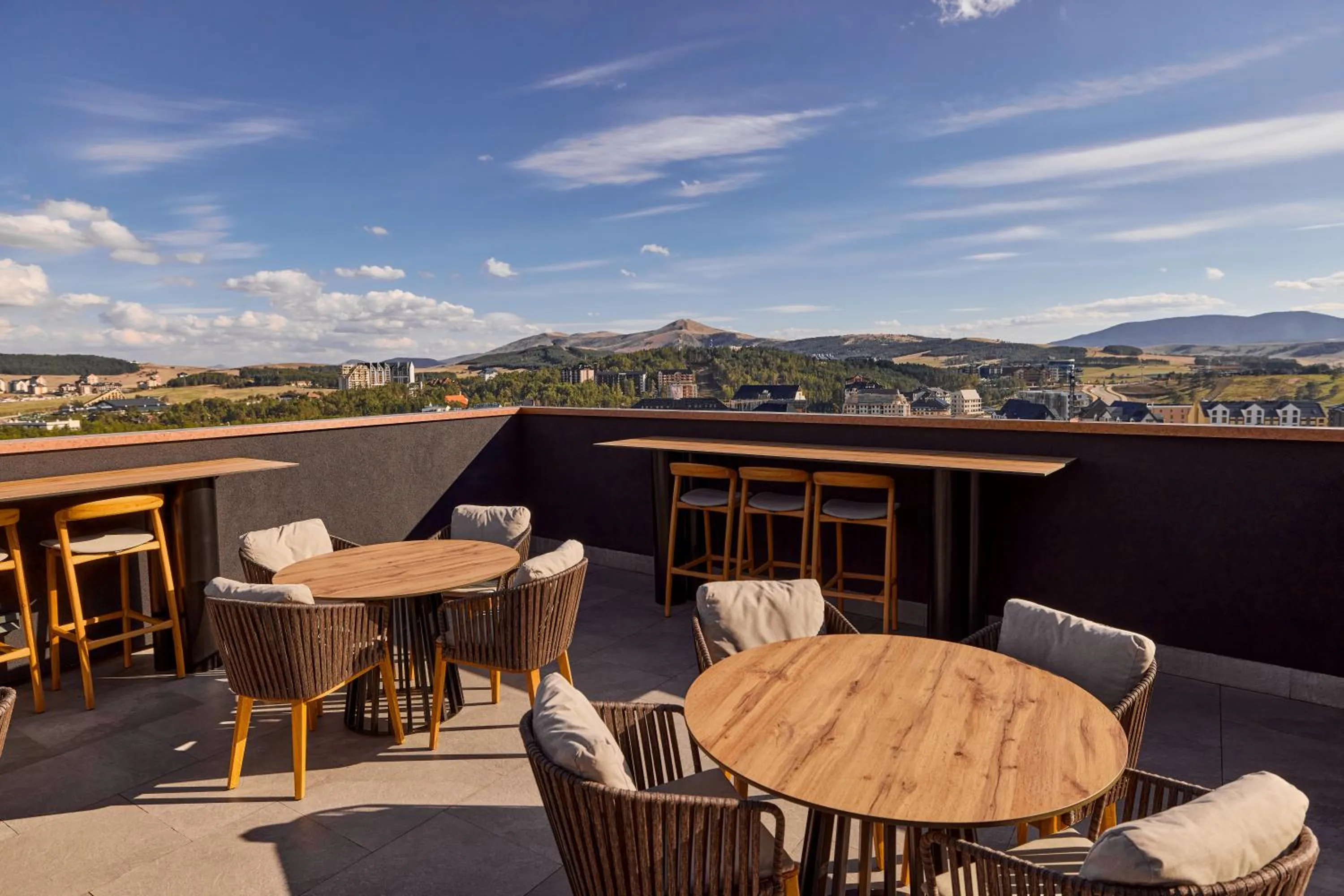 Restaurant/places to eat in Bor Hotel by Karisma