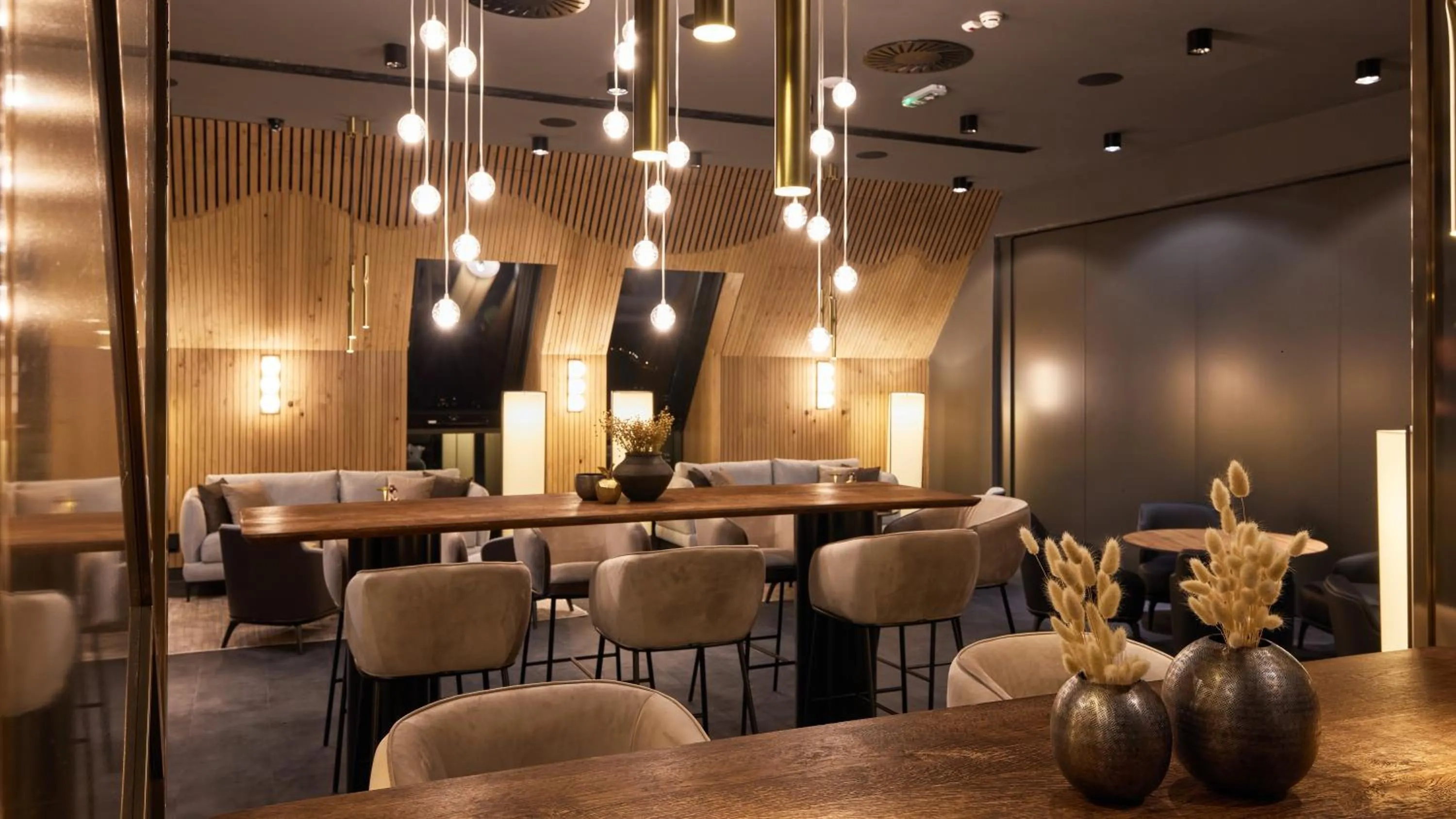 Restaurant/places to eat in Bor Hotel by Karisma