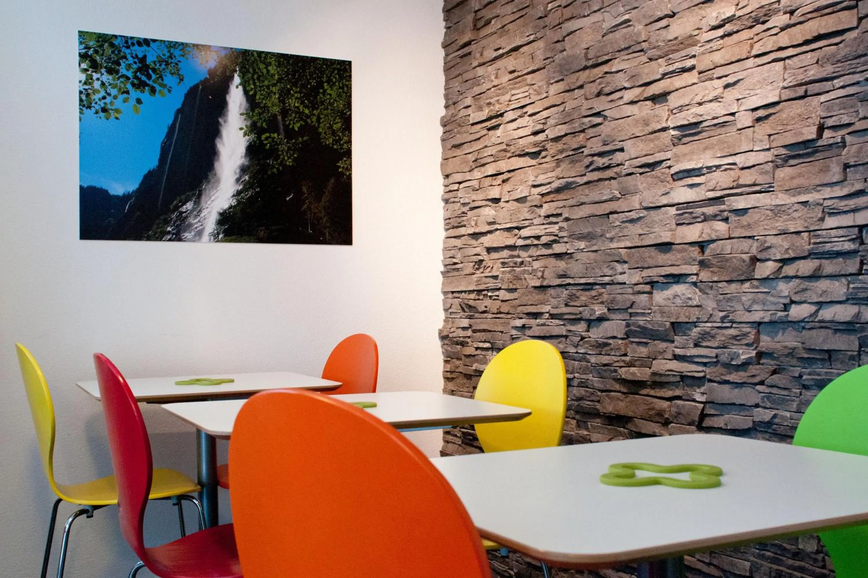 Restaurant/places to eat in Valley Hostel