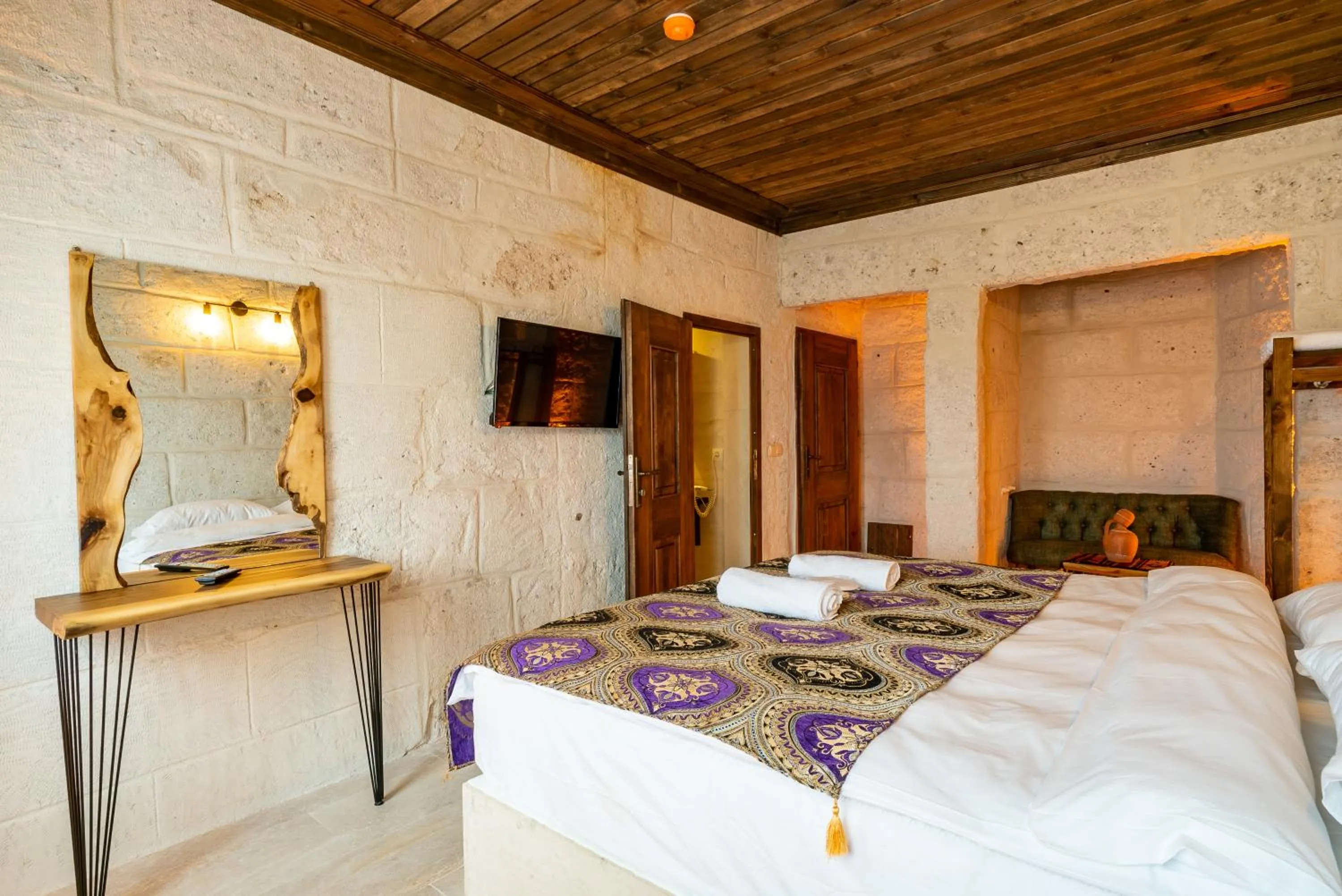 TV and multimedia, Bed in Cappadocia Snora Cave