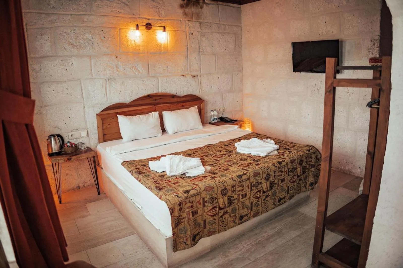 TV and multimedia, Bed in Cappadocia Snora Cave