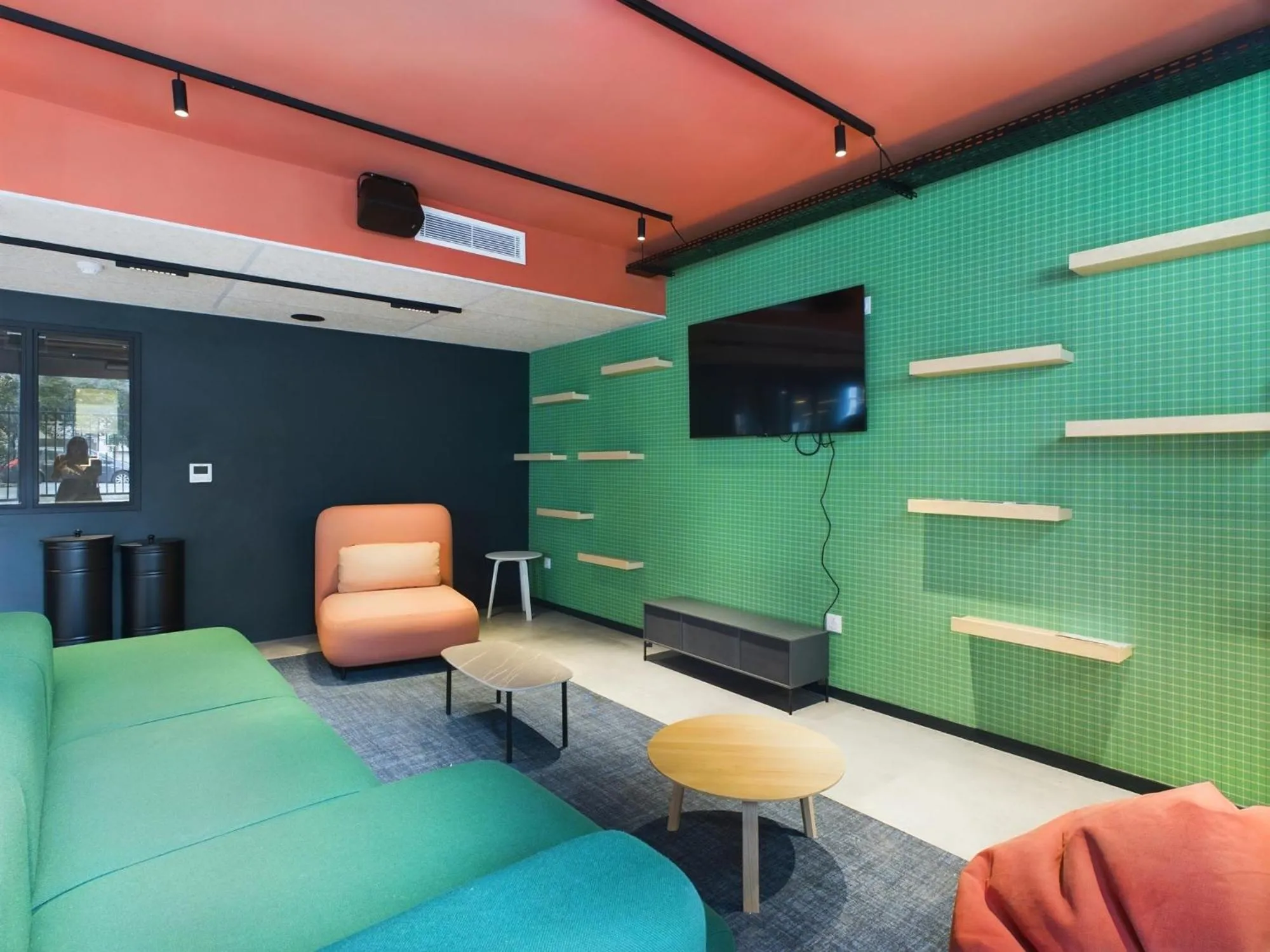 Communal lounge/ TV room in Hife Gentilly Paris Sud Porte d'Italie