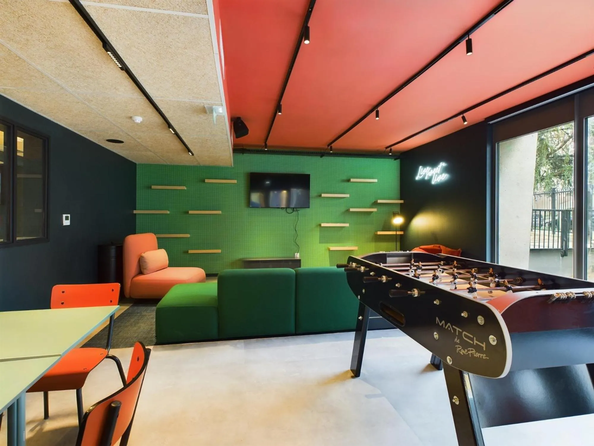 Communal lounge/ TV room in Hife Gentilly Paris Sud Porte d'Italie