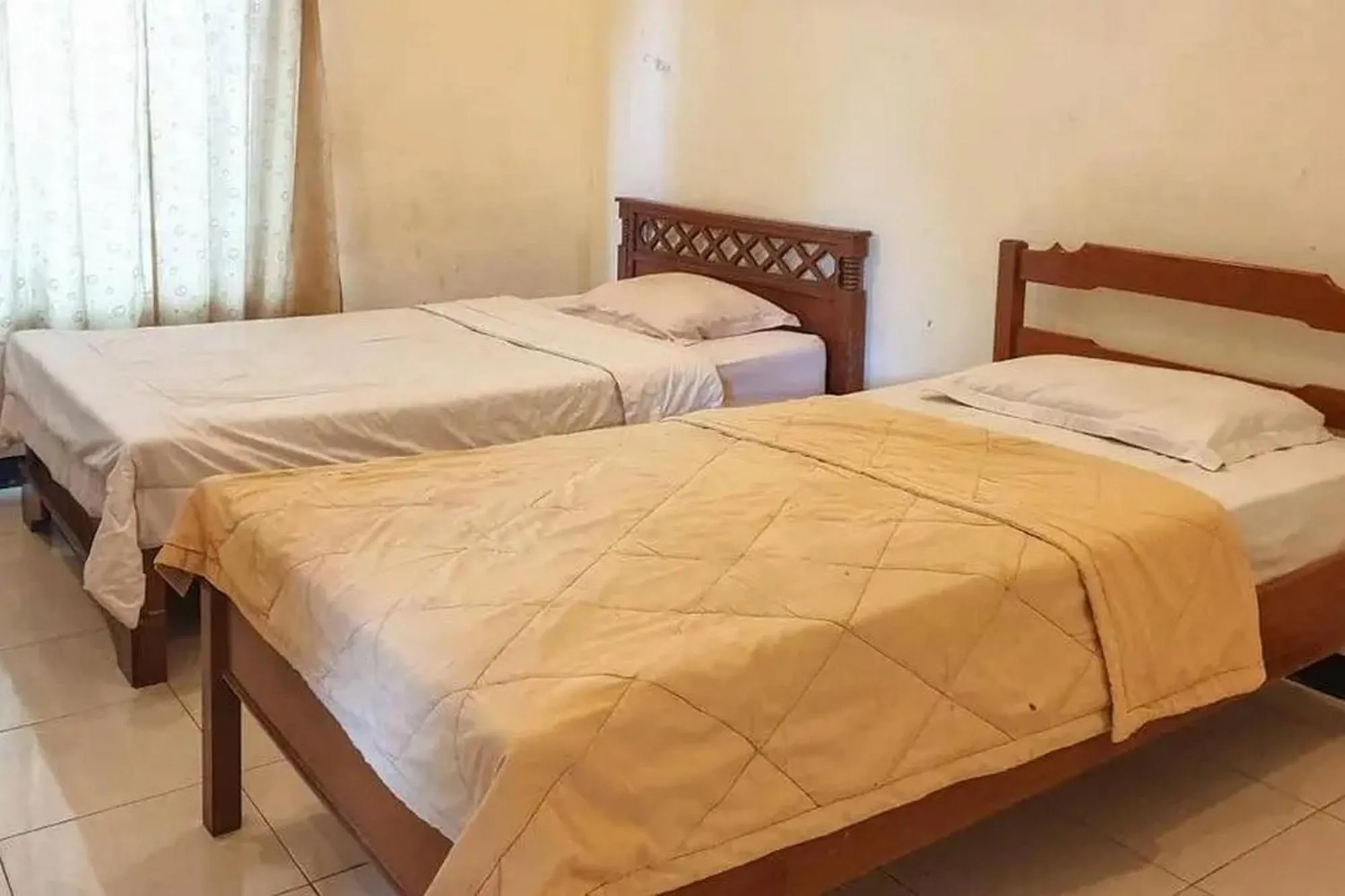 Bed in Penginapan Sinar Harapan near GOR Mastrip Probolinggo