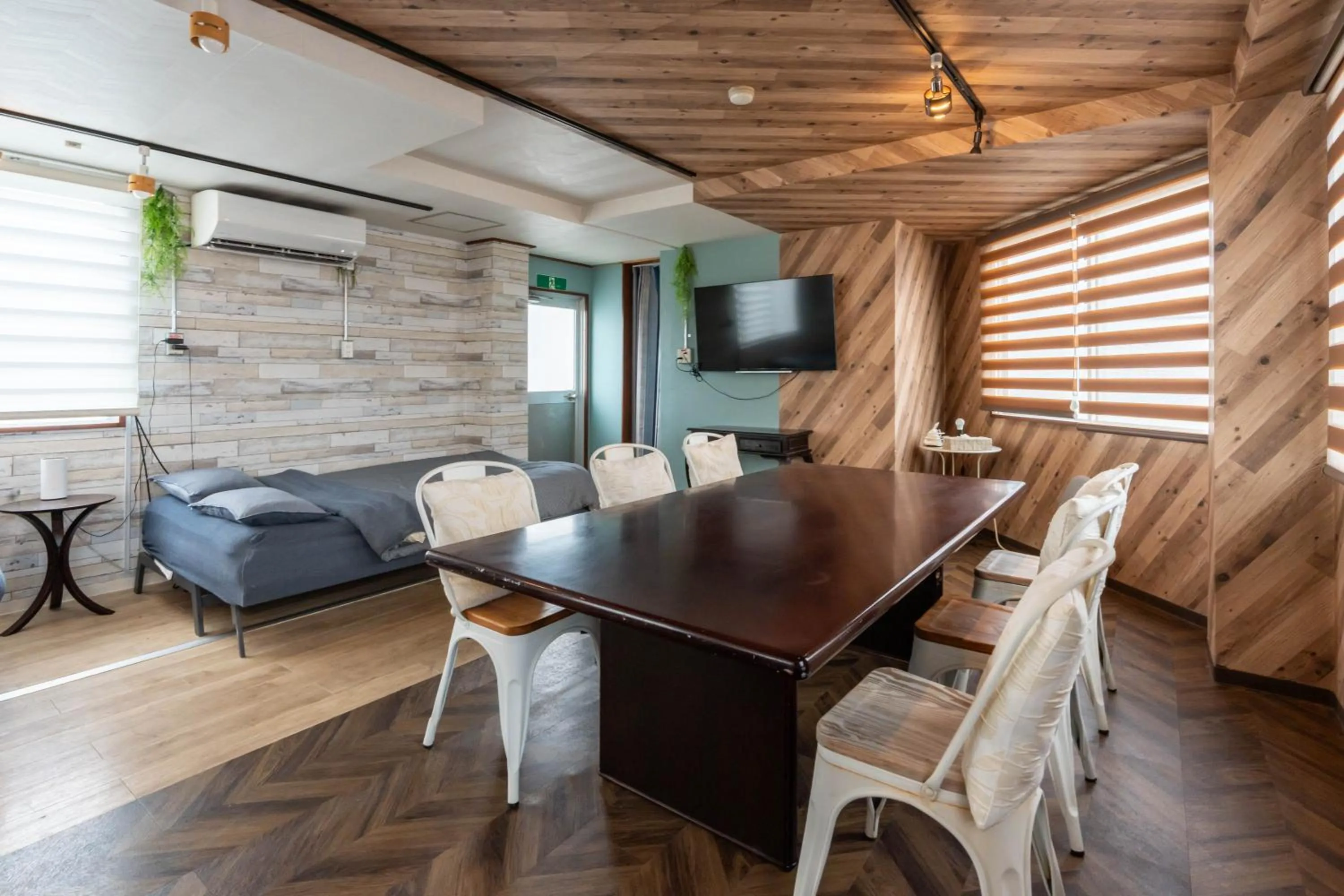 TV and multimedia in U.HOUSE