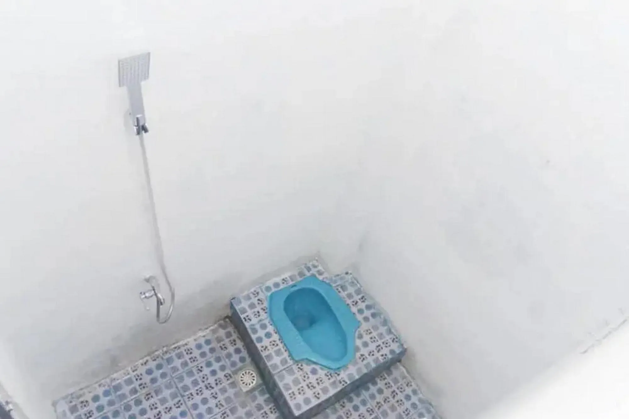 Shower in Homestay Cantika Koto Tengah RedPartner