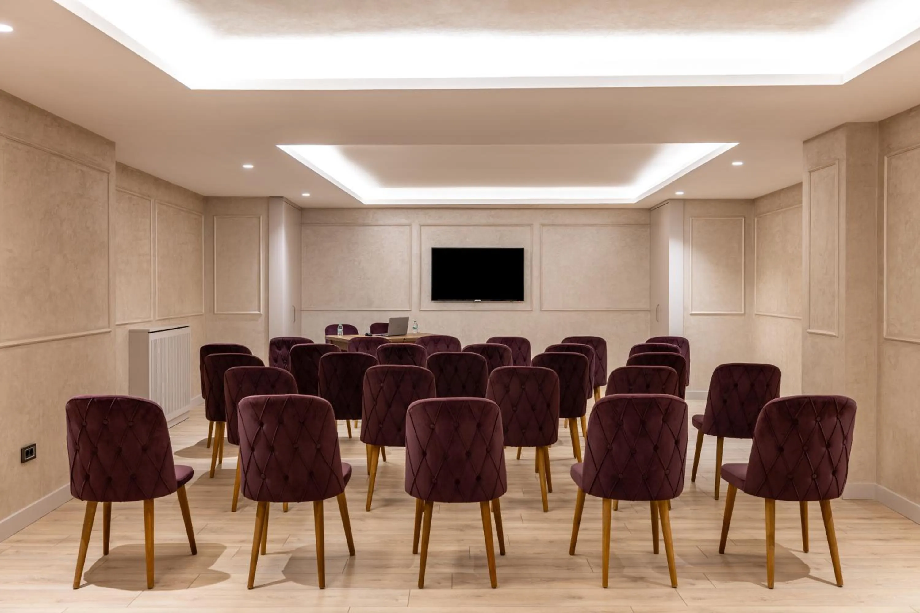 TV and multimedia in Carina Gold Hotel And Restaurant