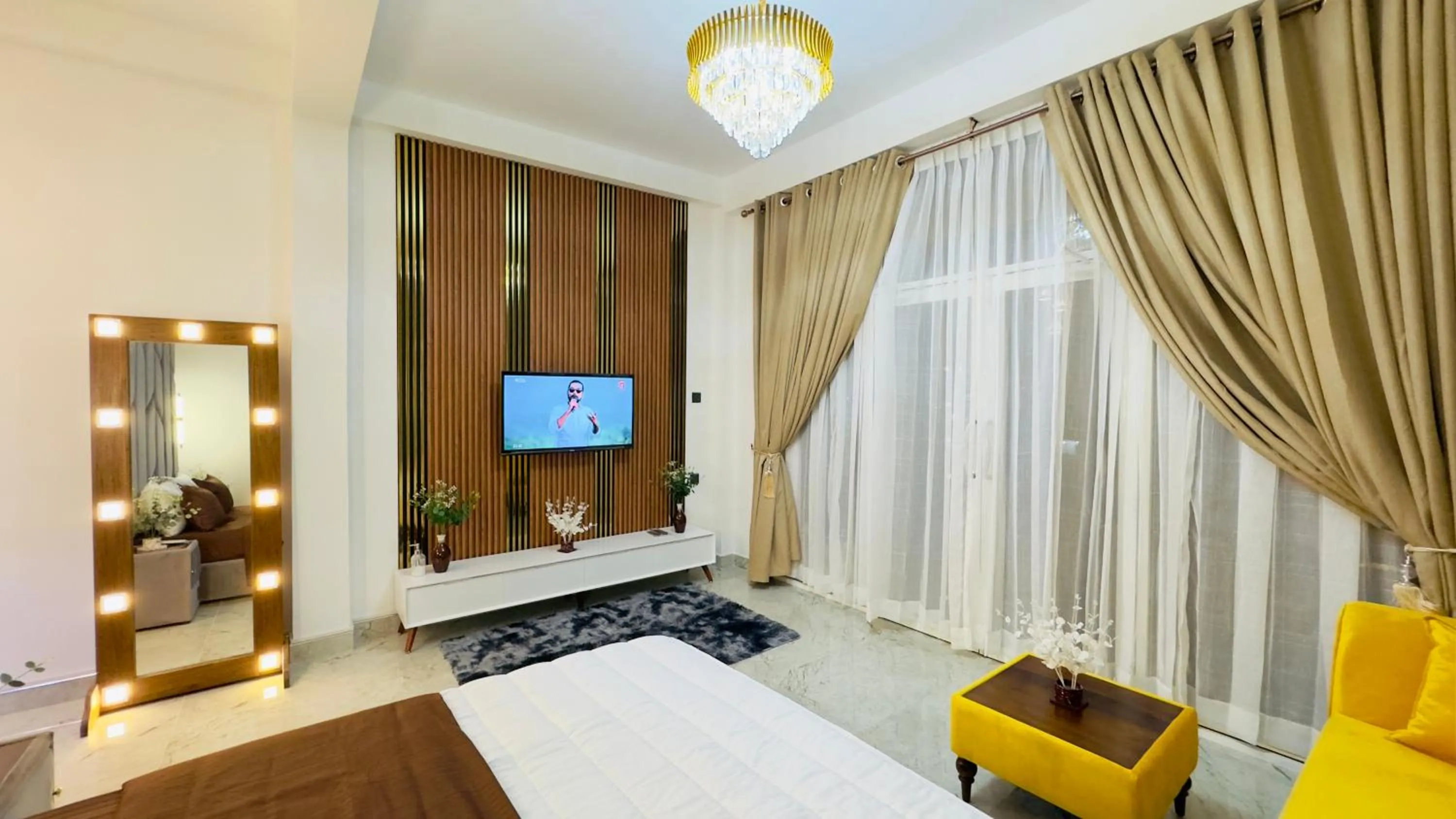 TV and multimedia, Bed in Holiday Homes Guest Inn - Ella