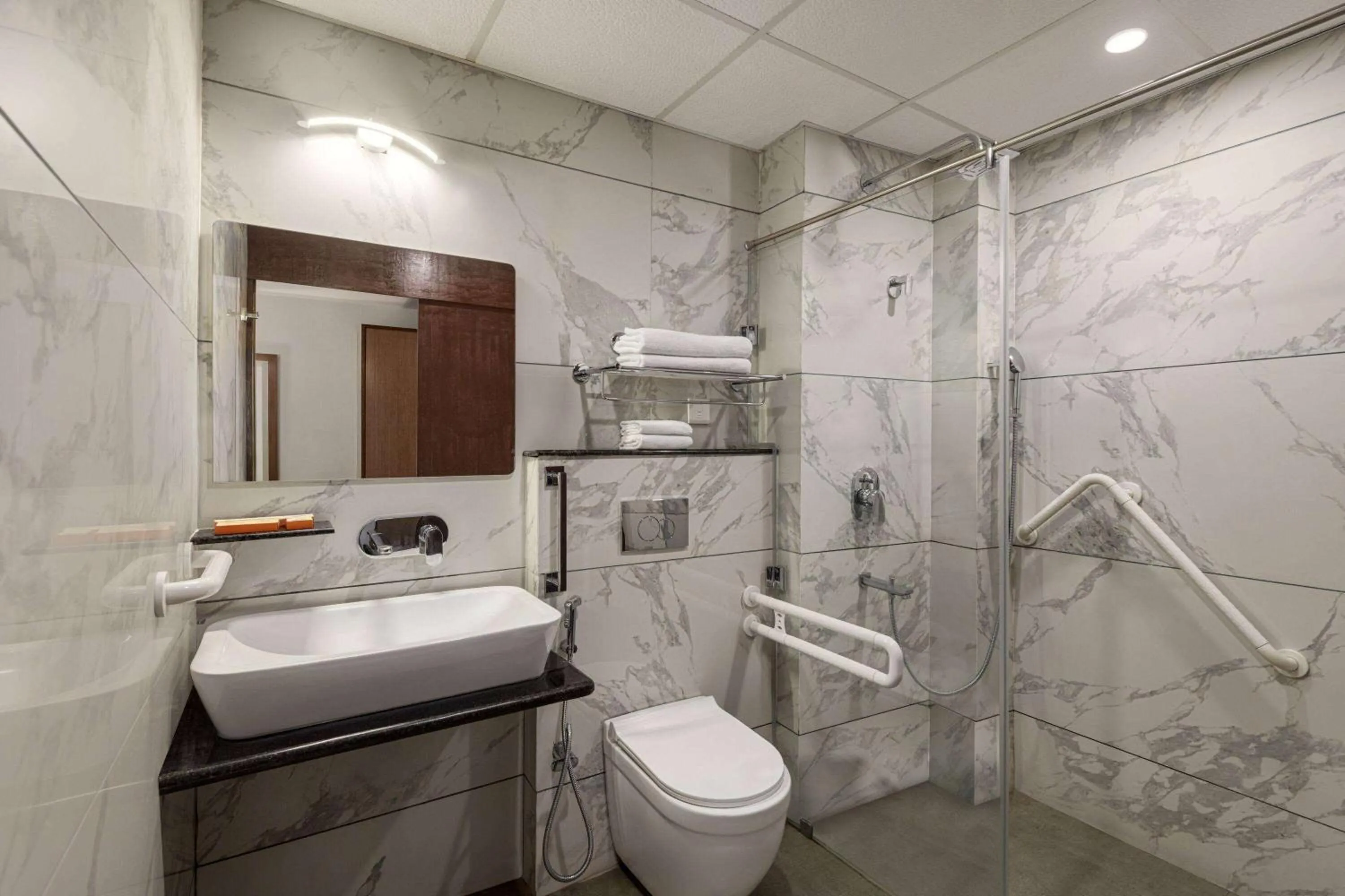 Shower in Days Inn by Wyndham Gangtok Tadong