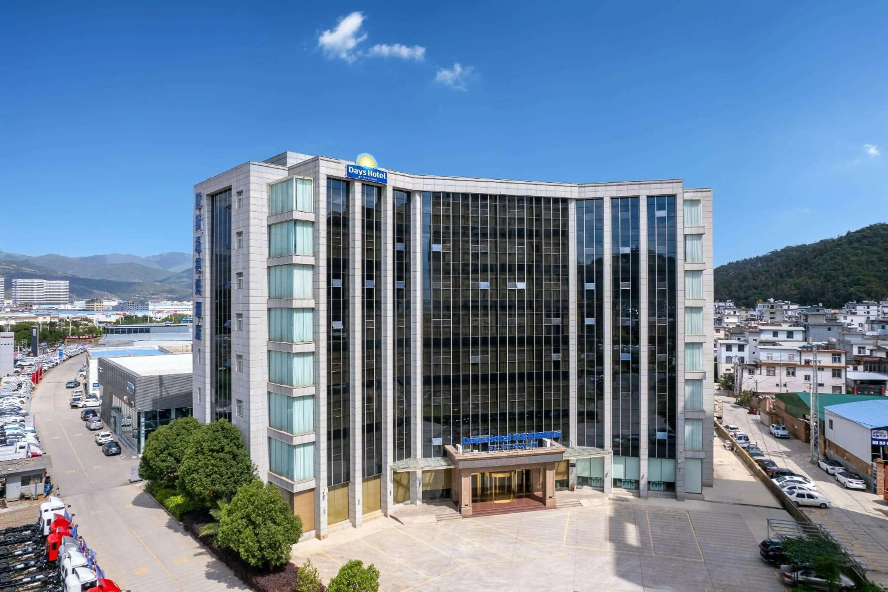 Property Building in Days Hotel by Wyndham Dali High-speed Railway Station