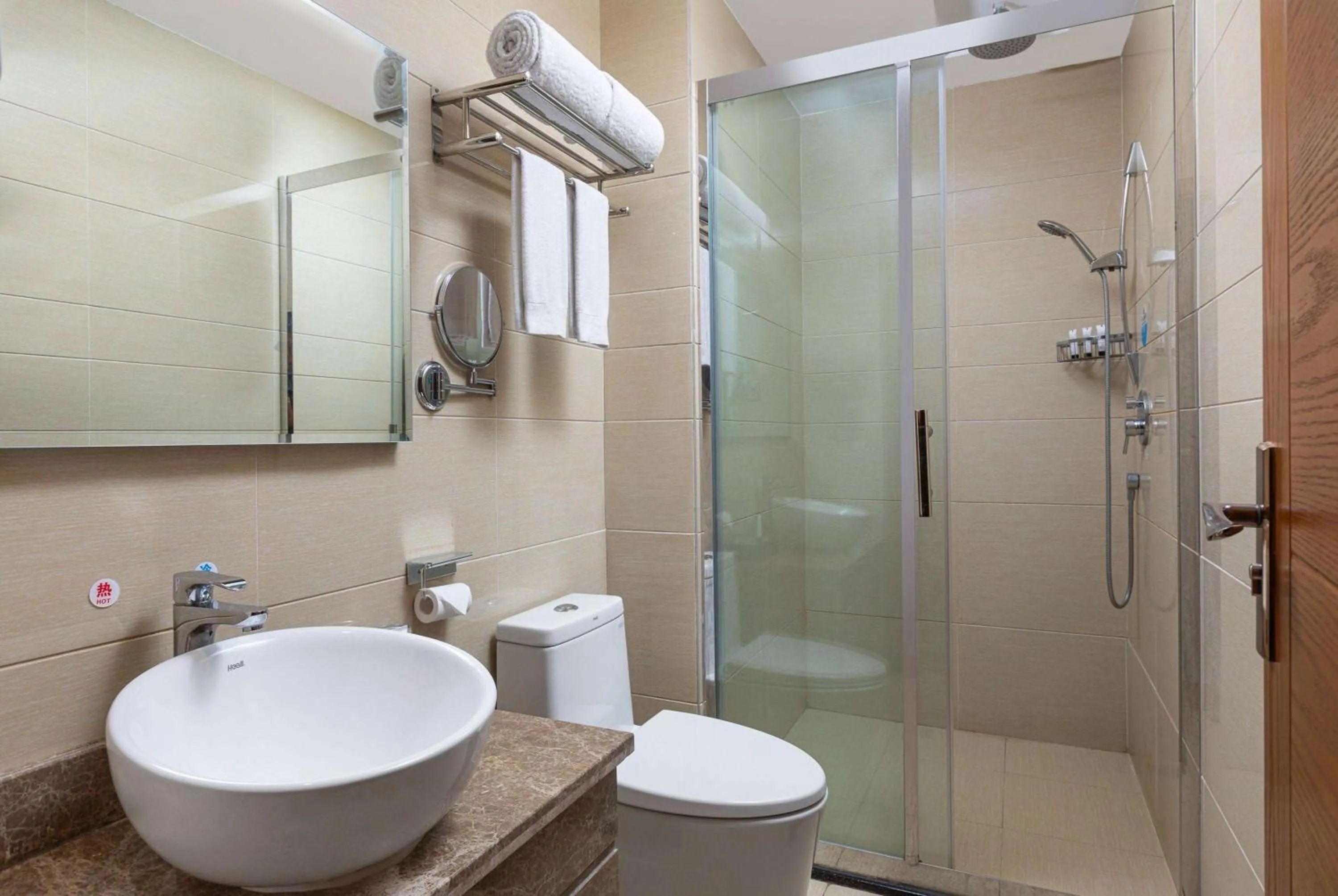 TV and multimedia in Days Inn by Wyndham Dali Erhai Park