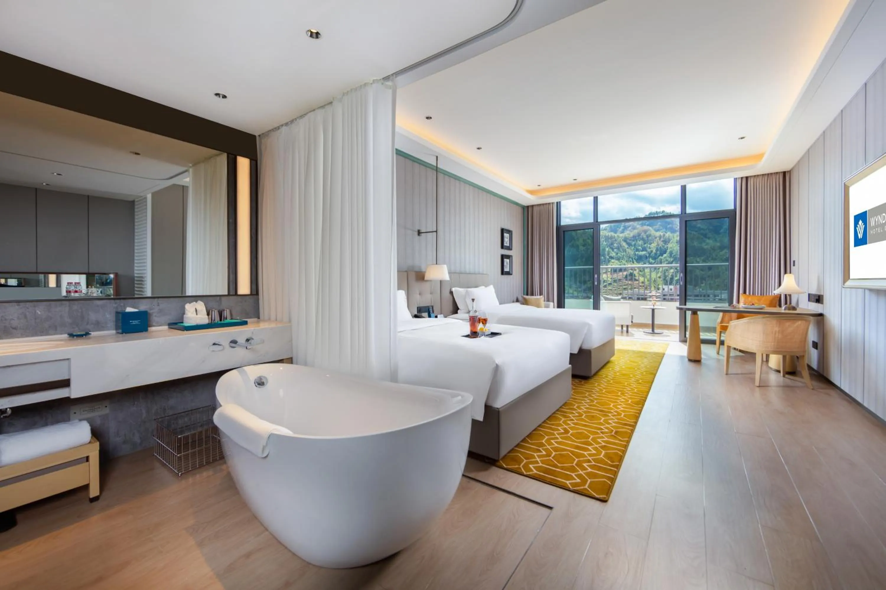 Bathroom in Wyndham Grand Plaza Royale Hot Springs Fenghuang