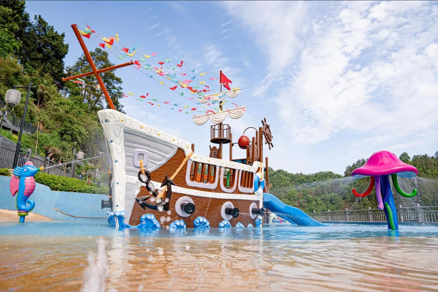 Aqua park in Wyndham Grand Plaza Royale Hot Springs Fenghuang