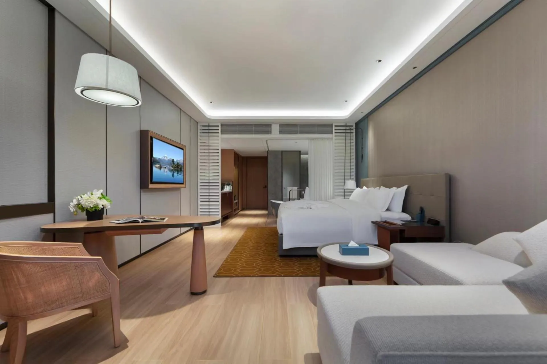 Bed in Wyndham Grand Plaza Royale Hot Springs Fenghuang