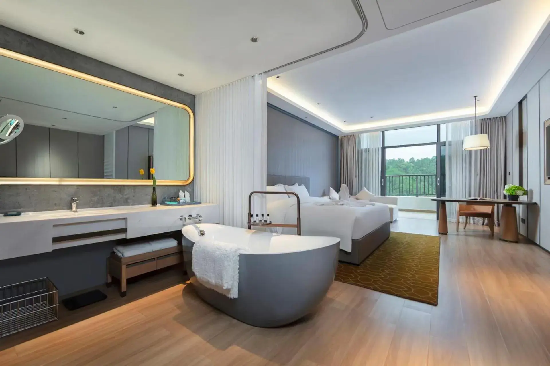 King Deluxe Room -South building in Wyndham Grand Plaza Royale Hot Springs Fenghuang King Deluxe Room -South building in Wyndham Grand Plaza Royale Hot Springs Fenghuang