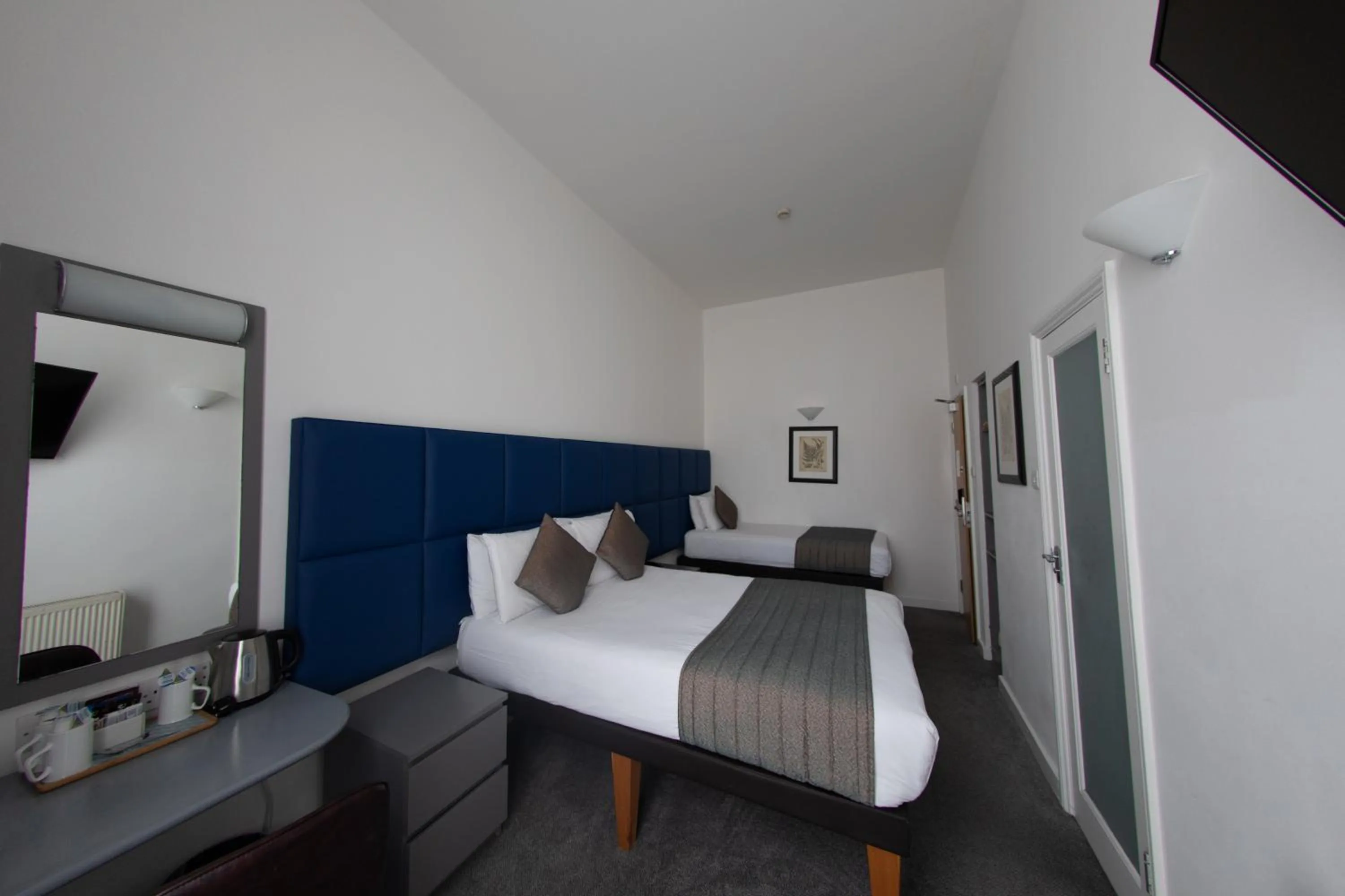 Bed in Duke Of Leinster Hotel