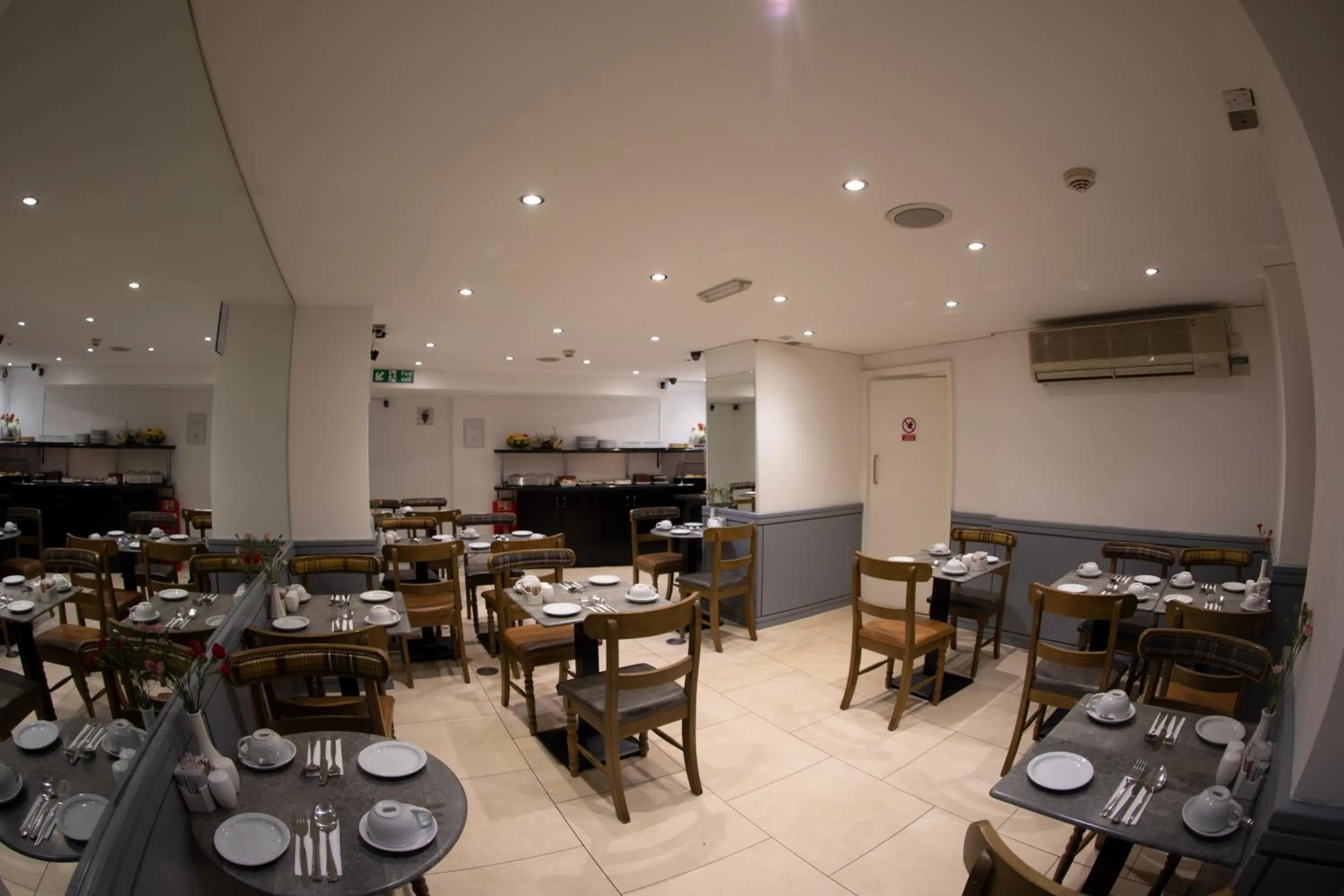 Restaurant/places to eat in Duke Of Leinster Hotel