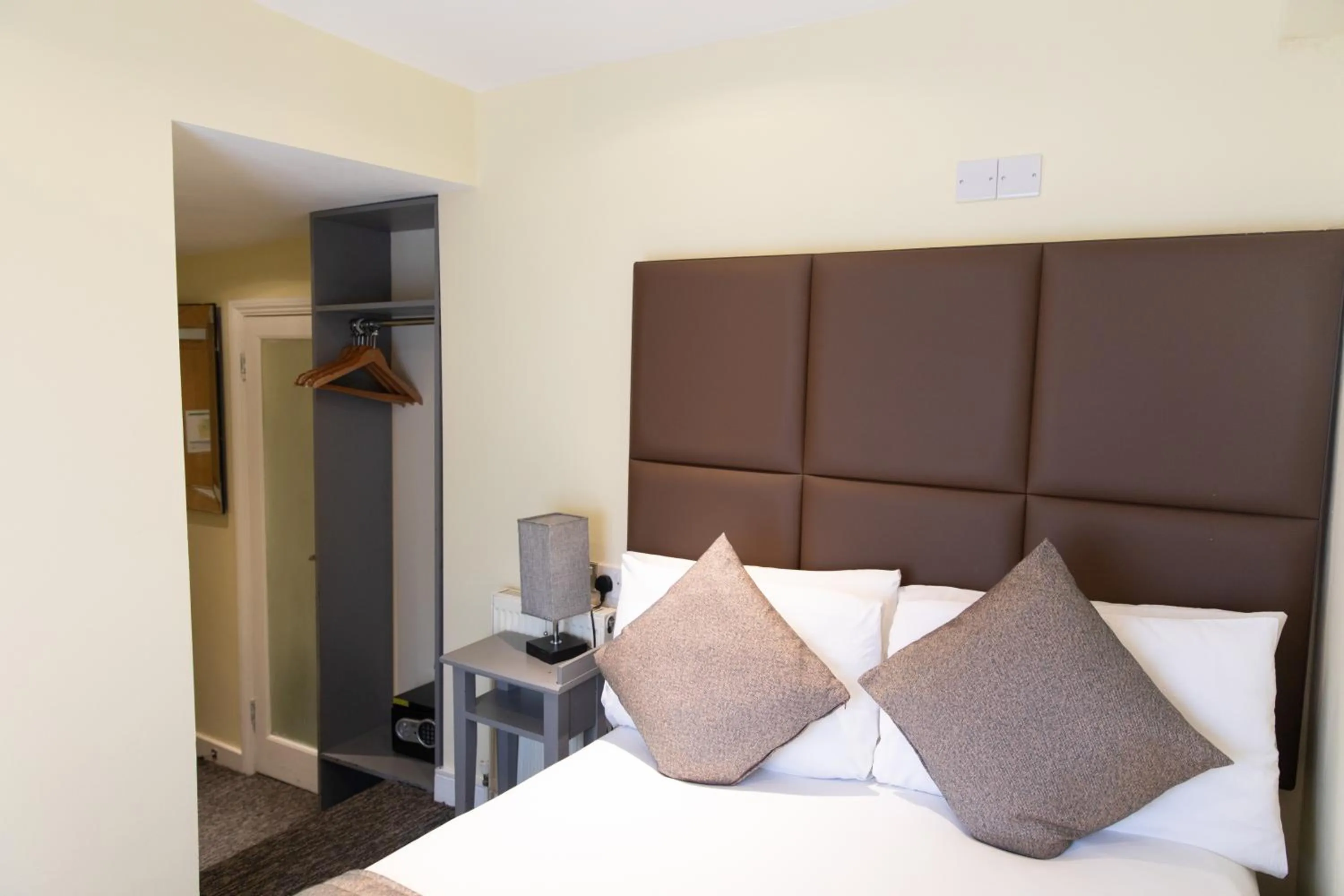 Bed in Duke Of Leinster Hotel